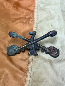 RARE INDIAN WARS CUSTER'S 7TH CAVALRY HEADGEAR BADGE INSIGNIA