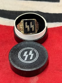 CASED WW2 GERMAN WAFFEN SS OFFICER ENAMELED 800 SILVER RING