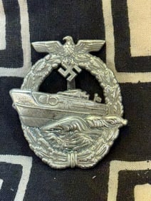 WW2 GERMAN NAVY 2ND PATTERN E-BOAT BADGE BY SCHWERIN BERLIN 68
