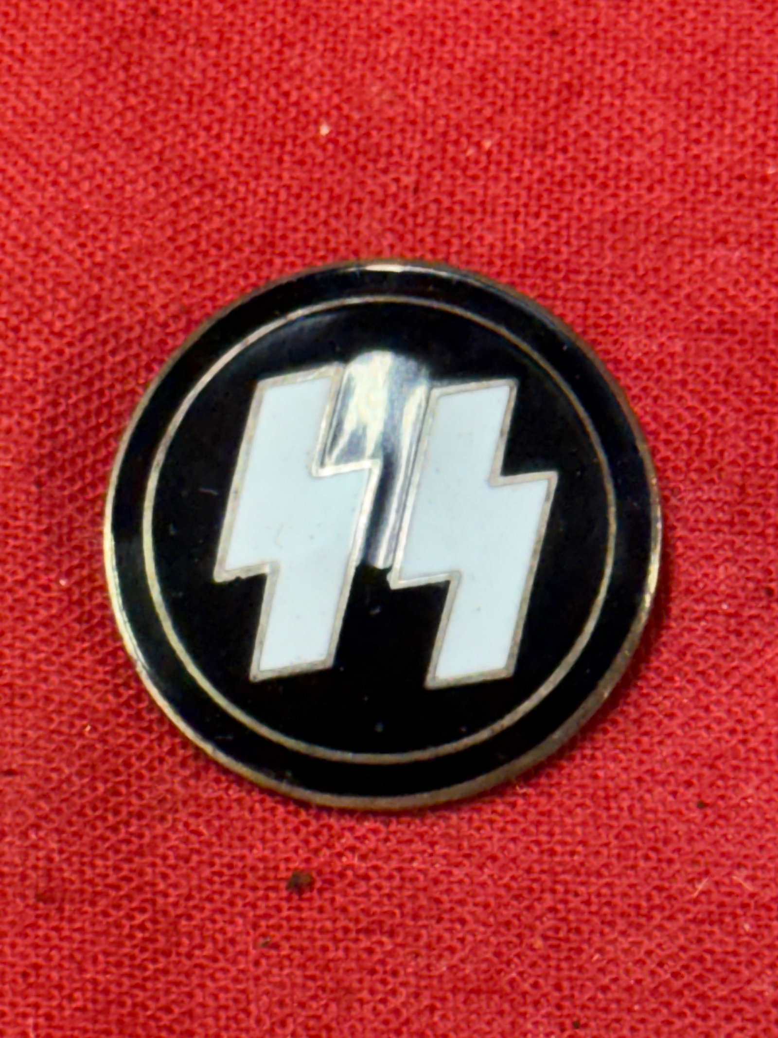 WW2 GERMAN WAFFENSS LAPEL ENAMELED PIN BY RZM GES. GESCH. M1/172: WW2 GERMAN WAFFENSS LAPEL ENAMELED PIN BY RZM GES. GESCH. M1/172. AN ULTRA RARE FIND THAT IS IN MINT OVERALL SHAPE AND CONDITION WITH A BEAUTIFUL OVERALL PATINA. SHOWS GOOD WEAR AND USE. PLEASE VIEW A