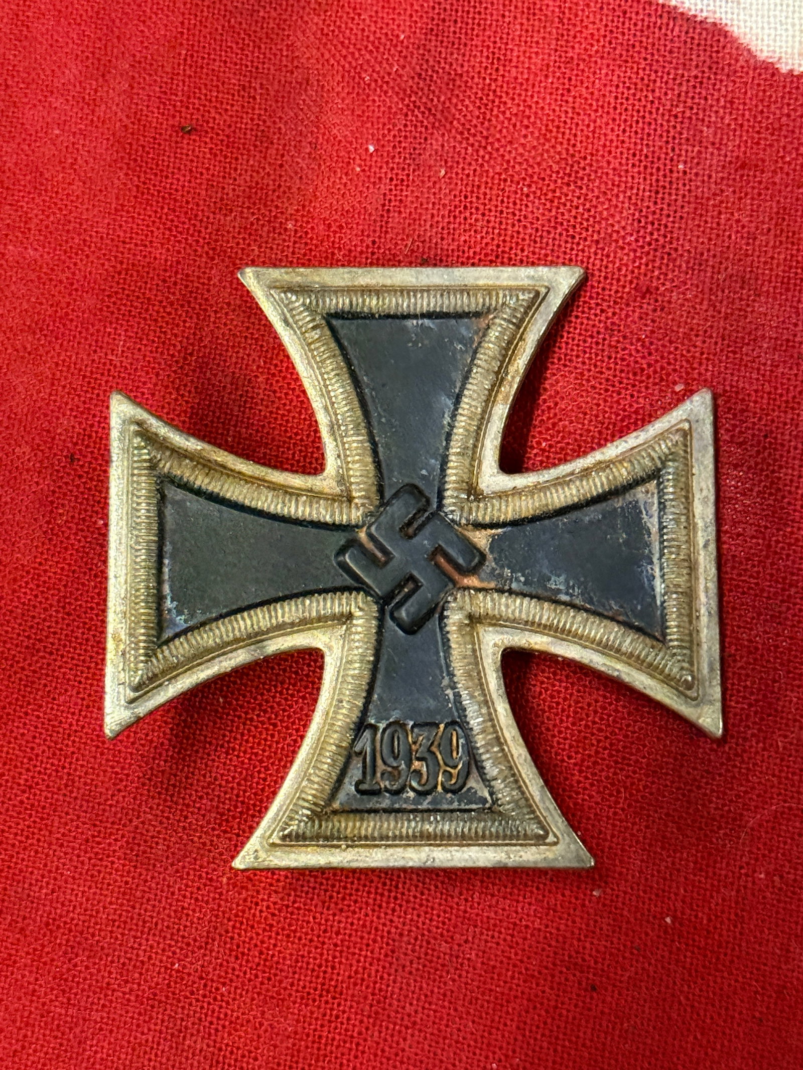 WW2 GERMAN IRON CROSS MEDAL BADGE MARKED 50: WW2 GERMAN IRON CROSS MEDAL BADGE MARKED 50. A VERY RARE FIND. SHOWS GOOD WEAR AND USE WITH A BEAUTIFUL OVERALL PATINA. VERY WELL MADE CROSS. PLEASE VIEW ALL DETAILED PICTURES. A SCARCE EXAMPLE OF THE
