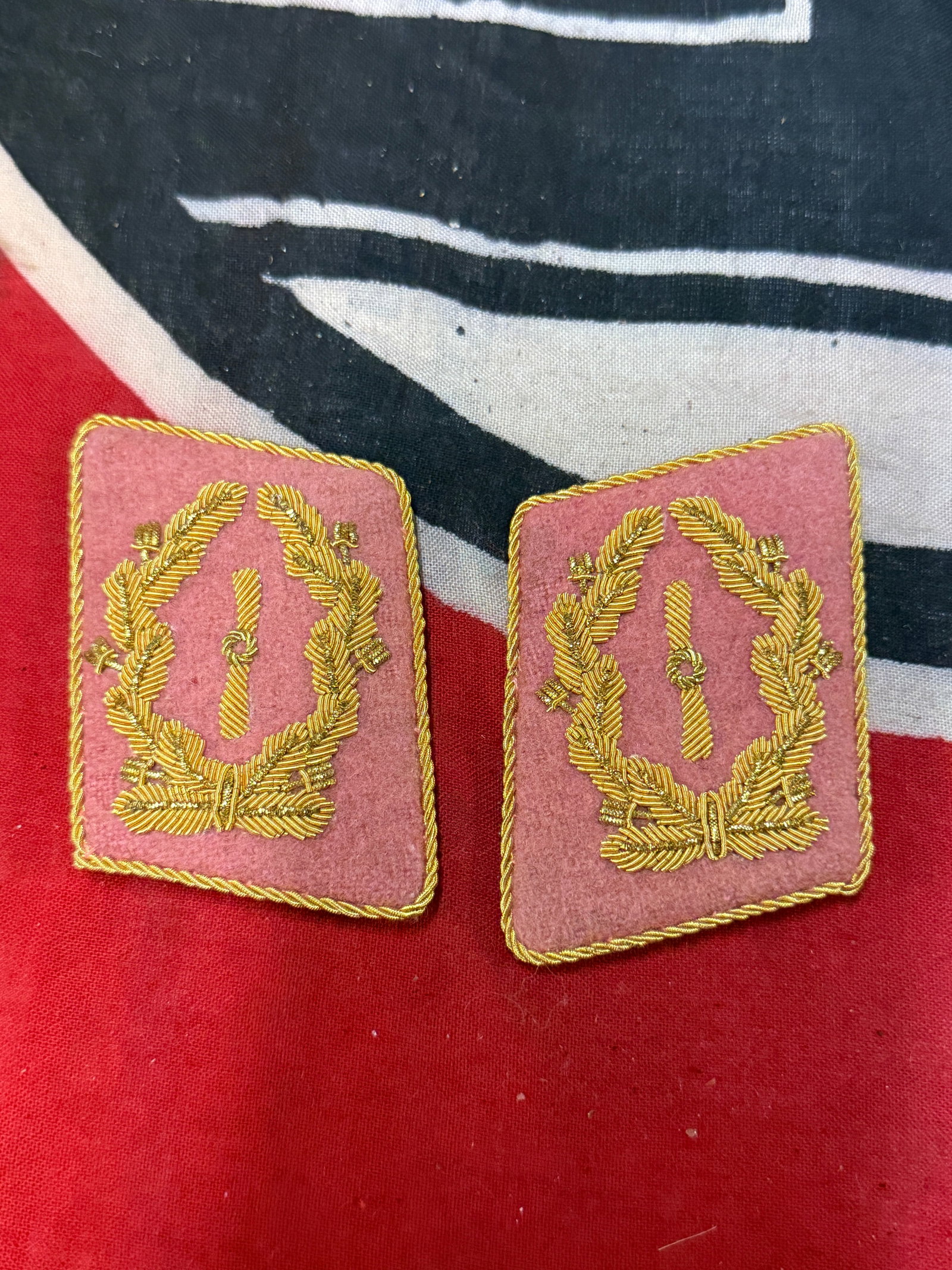 WW2 German Matching set for Fl. Chefingenieur/Generalingenieur in celleon and gold bullion: WW2 German Matching set for Fl. Chefingenieur/Generalingenieur in celleon and gold bullion. A rare find. Shows good wear and use with a beautiful overall patina. Please view all detailed pictures. A v