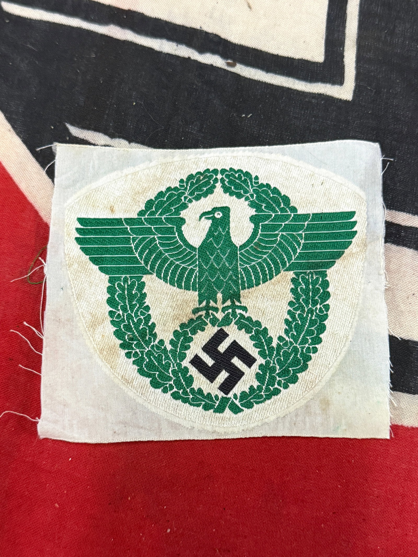 SCARCE WW2 GERMAN POLICE SPORT SHIRT BULLION PATCH: SCARCE WW2 GERMAN POLICE SPORT SHIRT BULLION PATCH. A RARE EXAMPLE, SHOWS GOOD WEAR AND USE WITH A BEAUTIFUL OVERALL PATINA. UN-ISSUED EXAMPLE. PLEASE VIEW ALL DETAILED PICTURES.