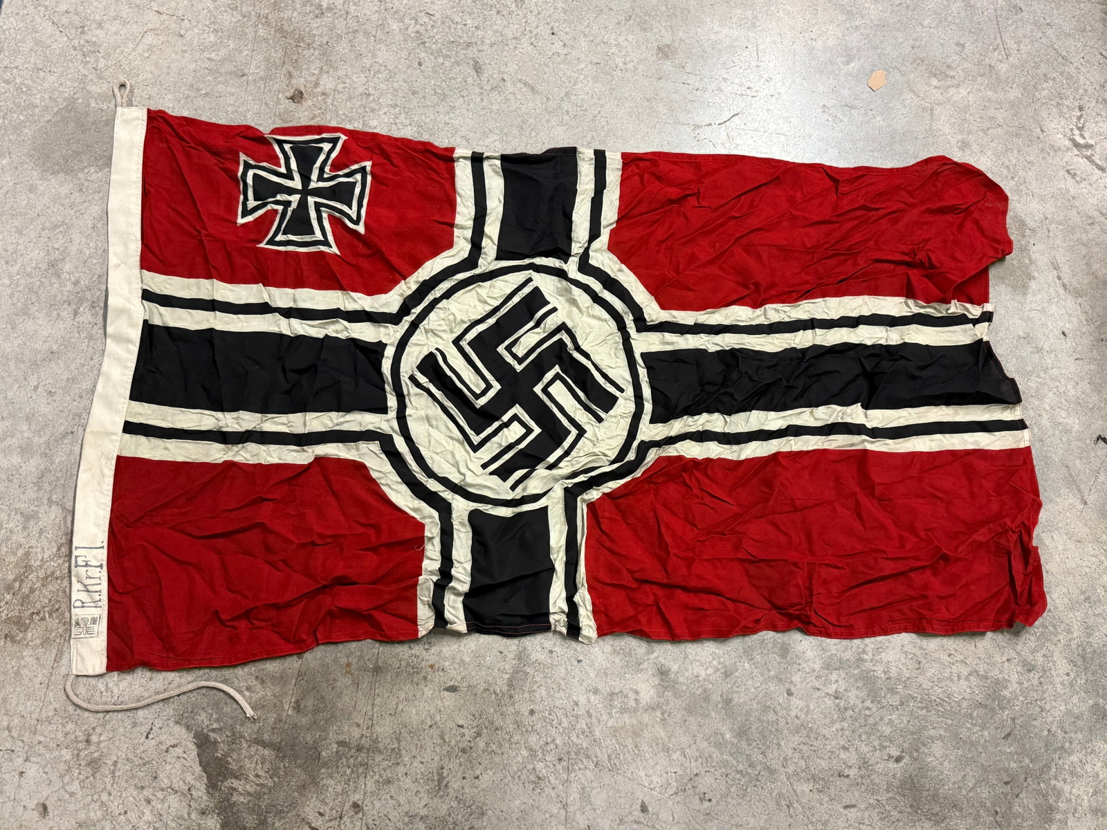 WWII GERMAN THIRD REICH ARMY HEER BATTLE FLAG BY R.KR.FL.: WWII GERMAN THIRD REICH ARMY HEER BATTLE FLAG BY R.KR.FL. AN ULTRA RARE FIND. SHOWS GOOD WEAR AND USE WITH A BEAUTIFUL OVERALL PATINA. WELL MARKED AND APPEARS TO BE VERY WELL USED. PLEASE VIEW ALL DET