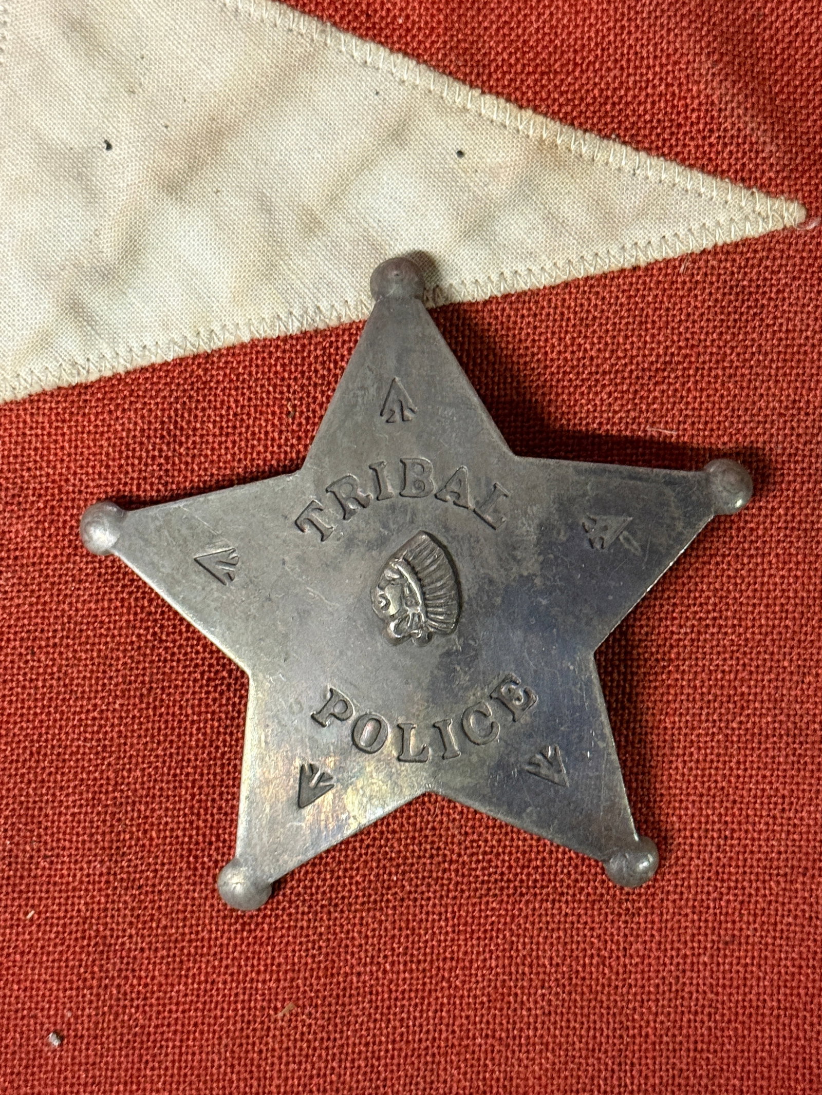 1800'S NATIVE AMERICAN TRIBAL POLICE BADGE: 1800S NATIVE AMERICAN TRIBAL POLICE BADGE. A RARE EXAMPLE THAT IS IN MINT OVERALL SHAPE AND CONDITION WITH A BEAUTIFUL OVERALL PATINA. SHOWS GOOD WEAR AND USE. PLEASE VIEW ALL DETAILED PICTURES. A SCA
