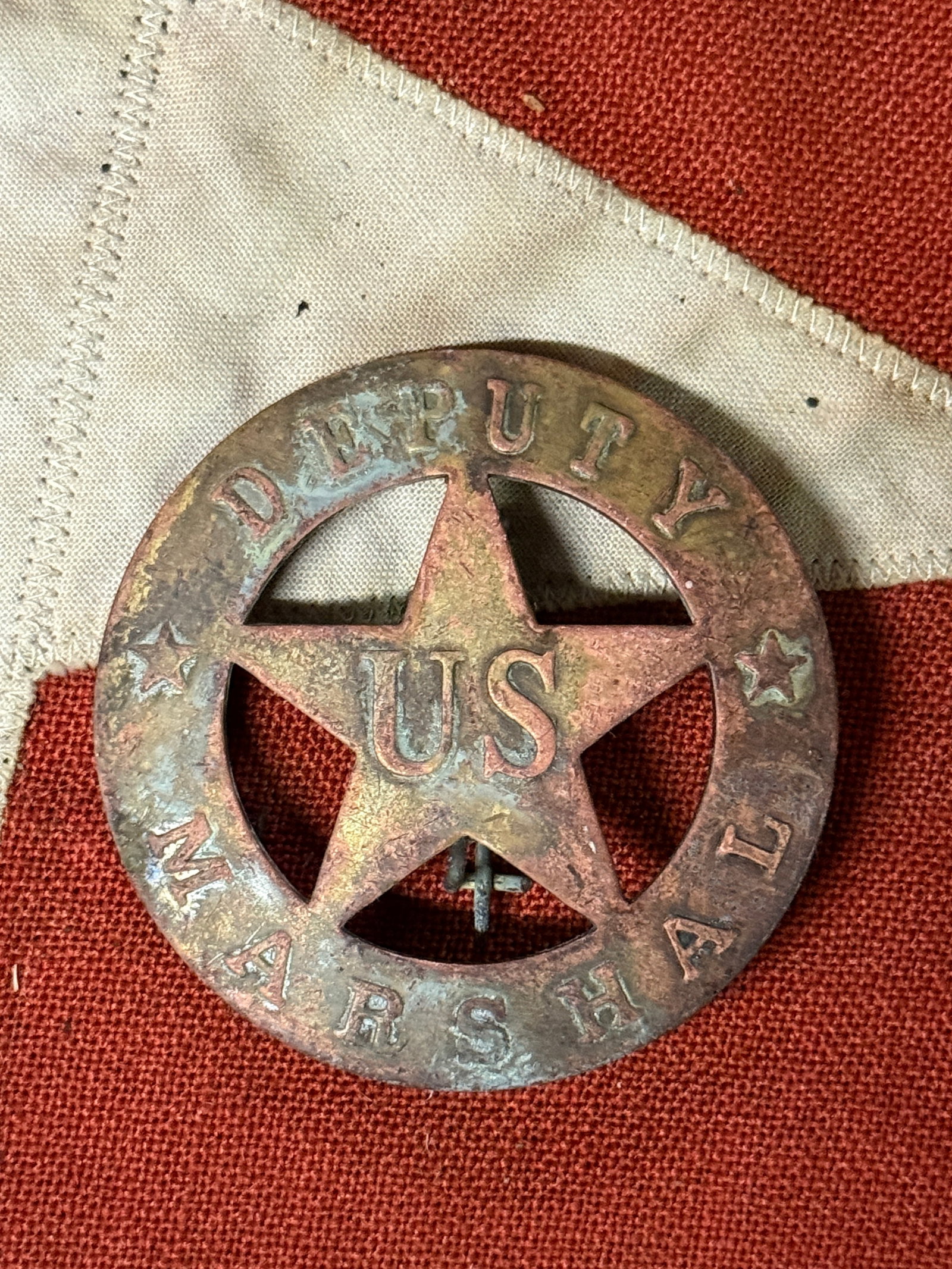 SCARCE 1800'S DEPUTY US MARSHAL POLICE BADGE: SCARCE 1800'S DEPUTY US MARSHAL POLICE BADGE. A RARE EXAMPLE THAT IS IN MINT OVERALL SHAPE AND CONDITION WITH A BEAUTIFUL OVERALL PATINA. SHOWS GOOD WEAR AND USE. PLEASE VIEW ALL DETAILED PICTURES. A 