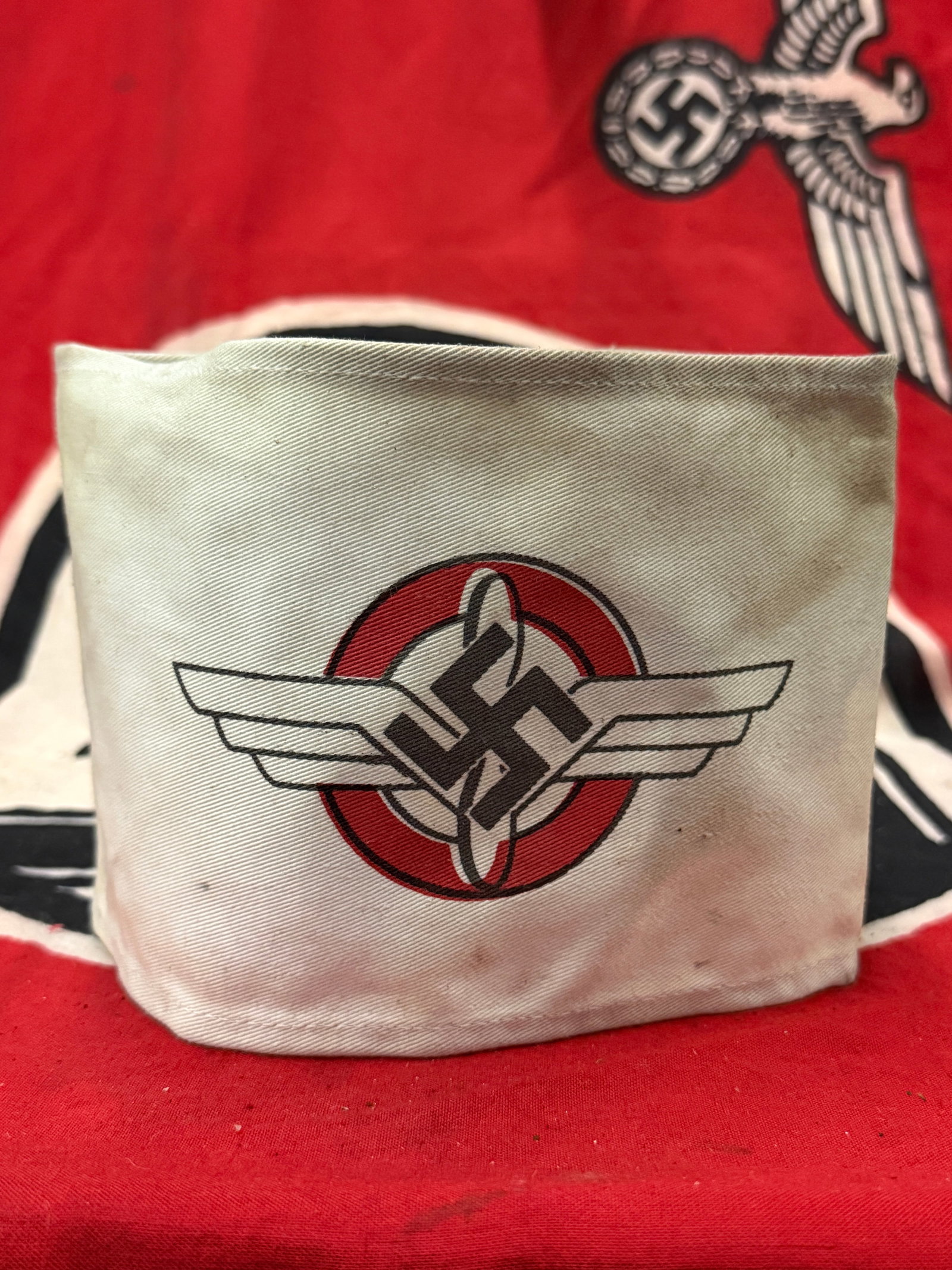 RARE WW2 GERMAN GLIDER PILOTS ARMBAND: RARE WW2 GERMAN GLIDER PILOTS ARMBAND. A VERY RARE FIND. SHOWS GOOD WEAR AND USE WITH A BEAUTIFUL OVERALL PATINA. PLEASE VIEW ALL DETAILED PICTURES. A VERY RARE EXAMPLE OF THE TIME PERIOD.