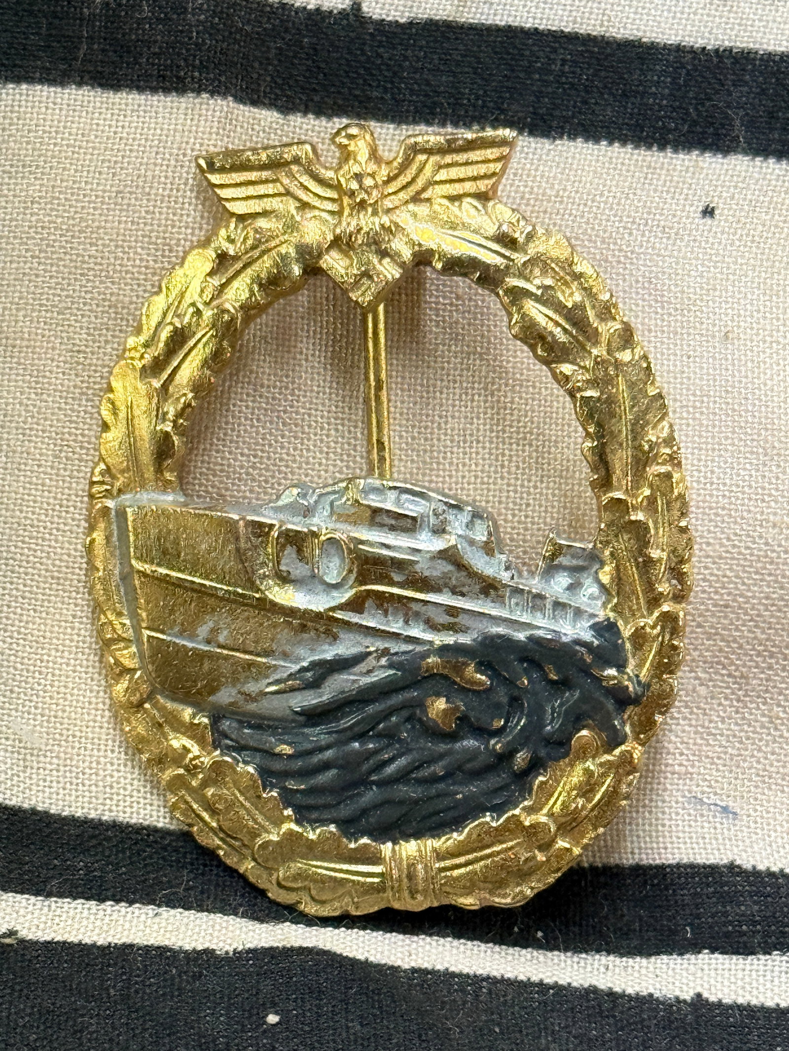 WW2 German First Pattern Kriegsmarine E-Boat Badge: WW2 German First Pattern Kriegsmarine E-Boat Badge. he Fast Attack Craft War Badge was awarded to worthy individuals who had served in twelve combat engagements on fast attack craft or torpedo boats. 