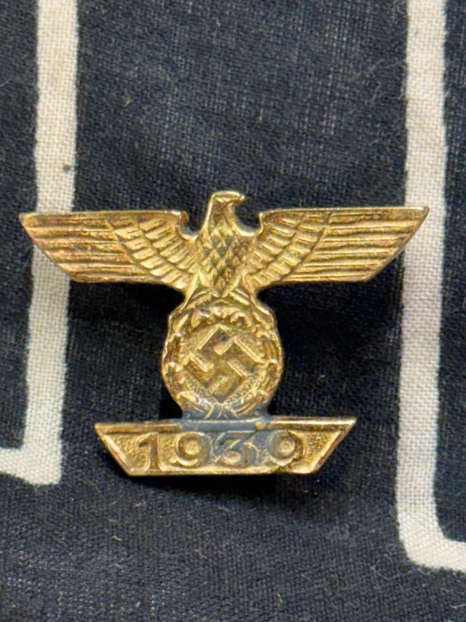 German WWII Clasp to the Iron Cross Second Class 1939 - Spange zum Eisernen Kreuz: German WWII Clasp to the Iron Cross Second Class 1939 - Spange zum Eisernen Kreuz. Established by Frederick William in 1813 for gallantry in action, the Iron Cross decoration was revived several times
