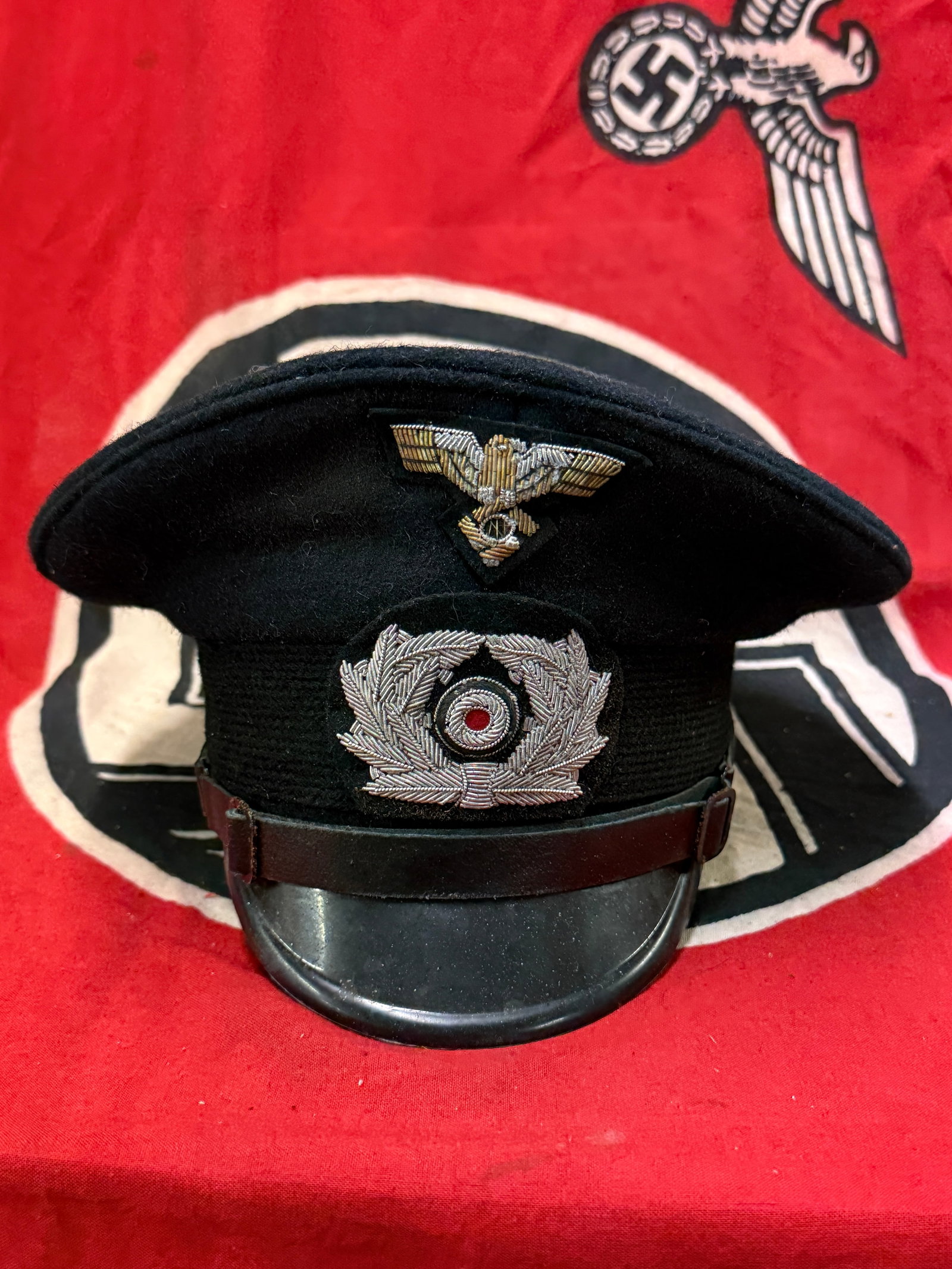 RARE WW2 GERMAN TENO OFFICER VISOR CAP WITH MAKER MARKS: RARE WW2 GERMAN TENO OFFICER VISOR CAP WITH MAKER MARKS. AN ULTRA RARE FIND. SHOWS GOOD WEAR AND USE WITH A BEAUTIFUL OVERALL PATINA. COMES COMPLETE WITH NO MISSING PIECES. PLEASE VIEW ALL DETAILED PI