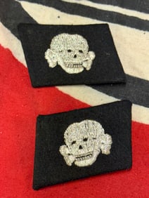 PAIR OF WW2 GERMAN TOTENKOPF SS SKULL COLLAR TABS WITH RZM TAG
