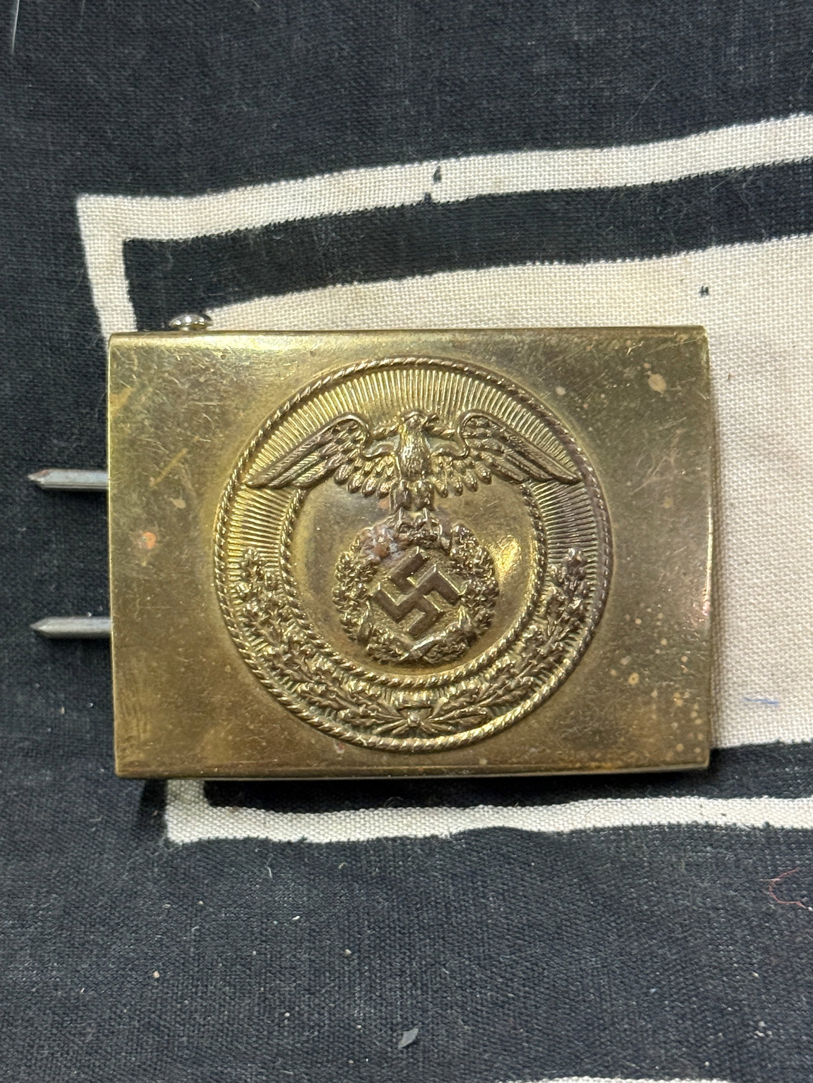 An Early WW2 German Sturmabteilung Enlisted Personnel Belt Buckle: An Early WW2 German Sturmabteilung Enlisted Personnel Belt Buckle. Constructed of bronze, the obverse bearing a raised Sturmabteilung- (SA) style German national eagle clutching a wreathed mobile swas