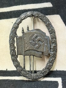 RARE WW2 GERMAN NSDAP POLITICAL LEADER BADGE WITH NSDAP FLAGS