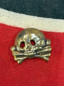 EARLY PATTERN WW2 GERMAN TOTENKOPF SS SKULL BADGE INSIGNIA
