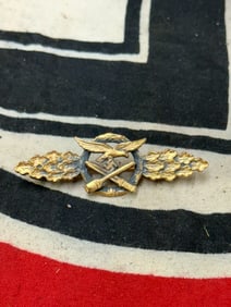 WW2 GERMAN LUFTWAFFE CLOSE COMBAT CLASP IN GOLD - MAKER MARKED