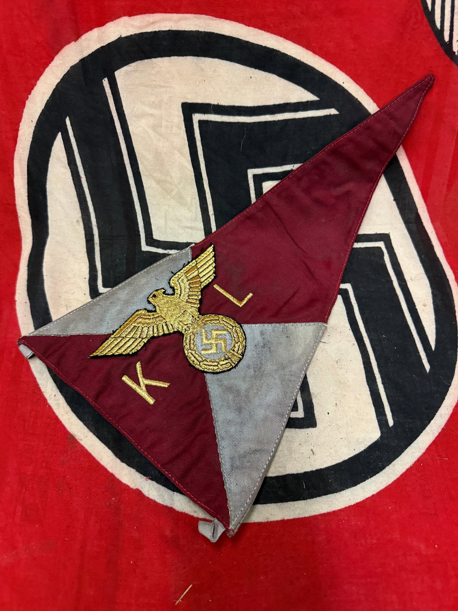 RARE WW2 GERMAN KL WITH EAGLE DOUBLE SIDED PENNANT: RARE WW2 GERMAN KL WITH EAGLE DOUBLE SIDED PENNANT. A RARE FIND. SHOWS GOOD WEAR AND USE WITH A BEAUTIFUL OVERALL PATINA. PLEASE VIEW ALL DETAILED PICTURES. A VERY RARE EXAMPLE OF THE TIME PERIOD.