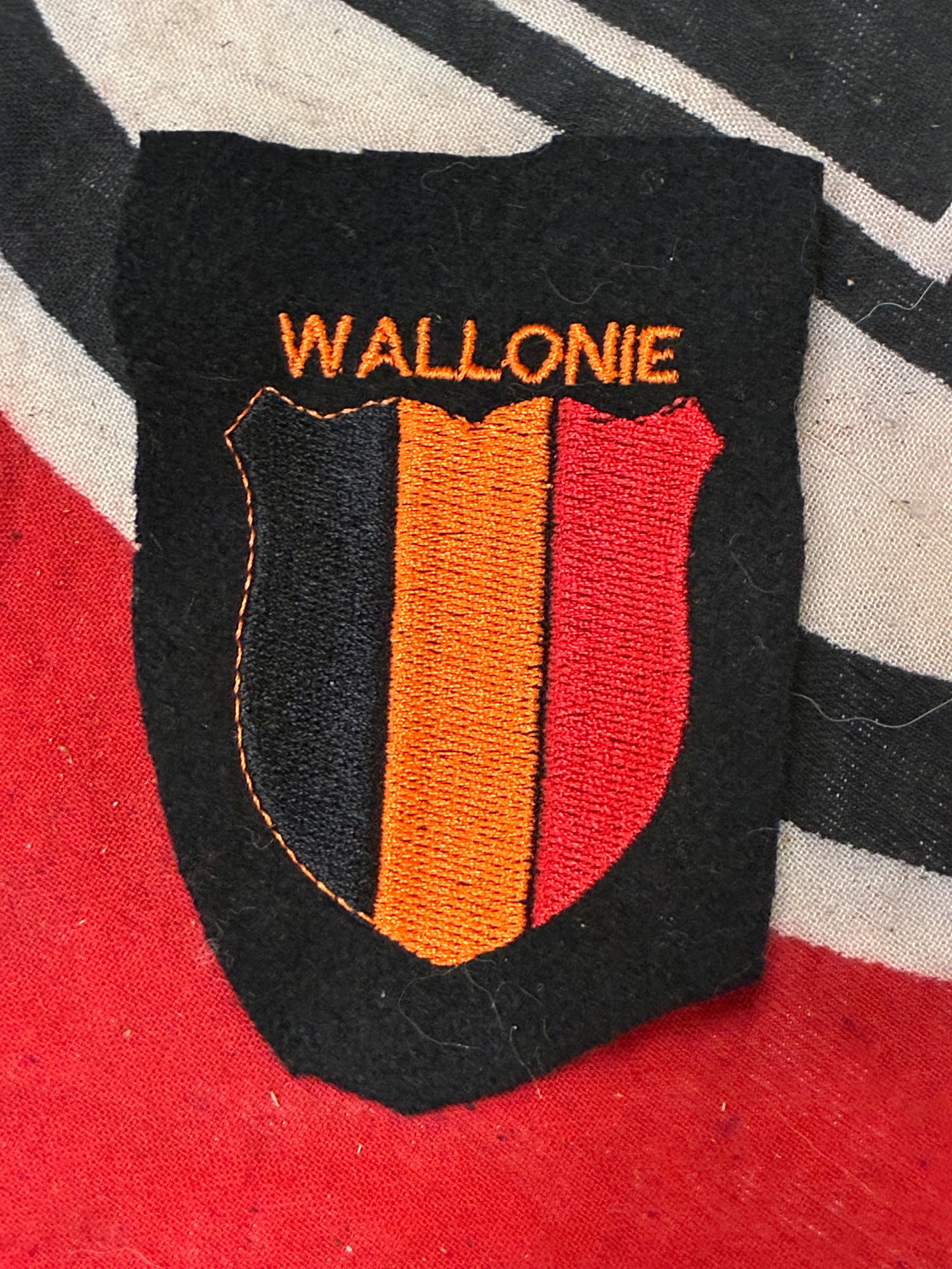 WWII German Volunteer Wallonie Belgian Sleeve Shield Patch: WWII German Volunteer Wallonie Belgian Sleeve Shield Patch. A rare find. Shows good wear and use with a beautiful overall patina. Please view all detailed pictures. A scarce example of the time period