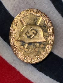 WW2 GERMAN WOUND BADGE IN GOLD MARKED 65