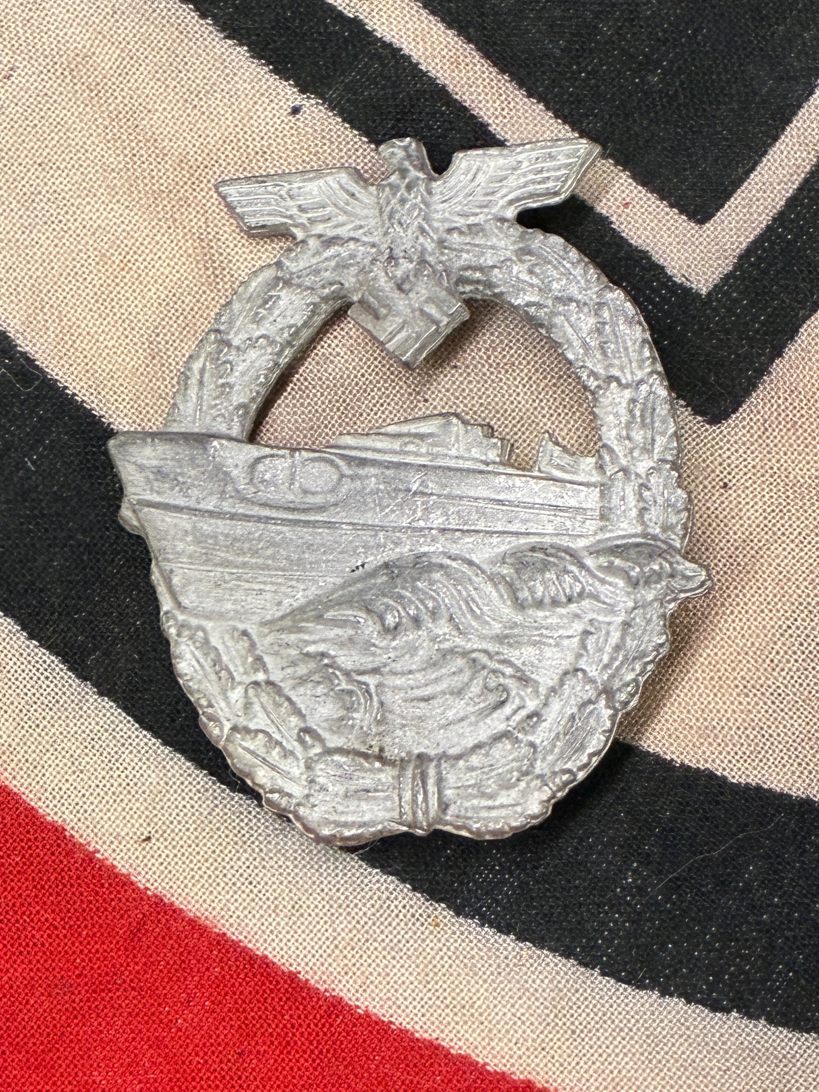 WW2 GERMAN 2ND PATTERN E-BOAT BADGE BY R.S.: WW2 GERMAN 2ND PATTERN E-BOAT BADGE BY R.S. A RARE FIND. SHOWS GOOD WEAR AND USE WITH A BEAUTIFUL OVERALL PATINA. PLEASE VIEW ALL DETAILED PICTURES. A SCARCE EXAMPLE OF THE TIME PERIOD.