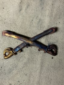 CIVIL WAR CROSSED SABERS CAVALRY BADGE INSIGNIA
