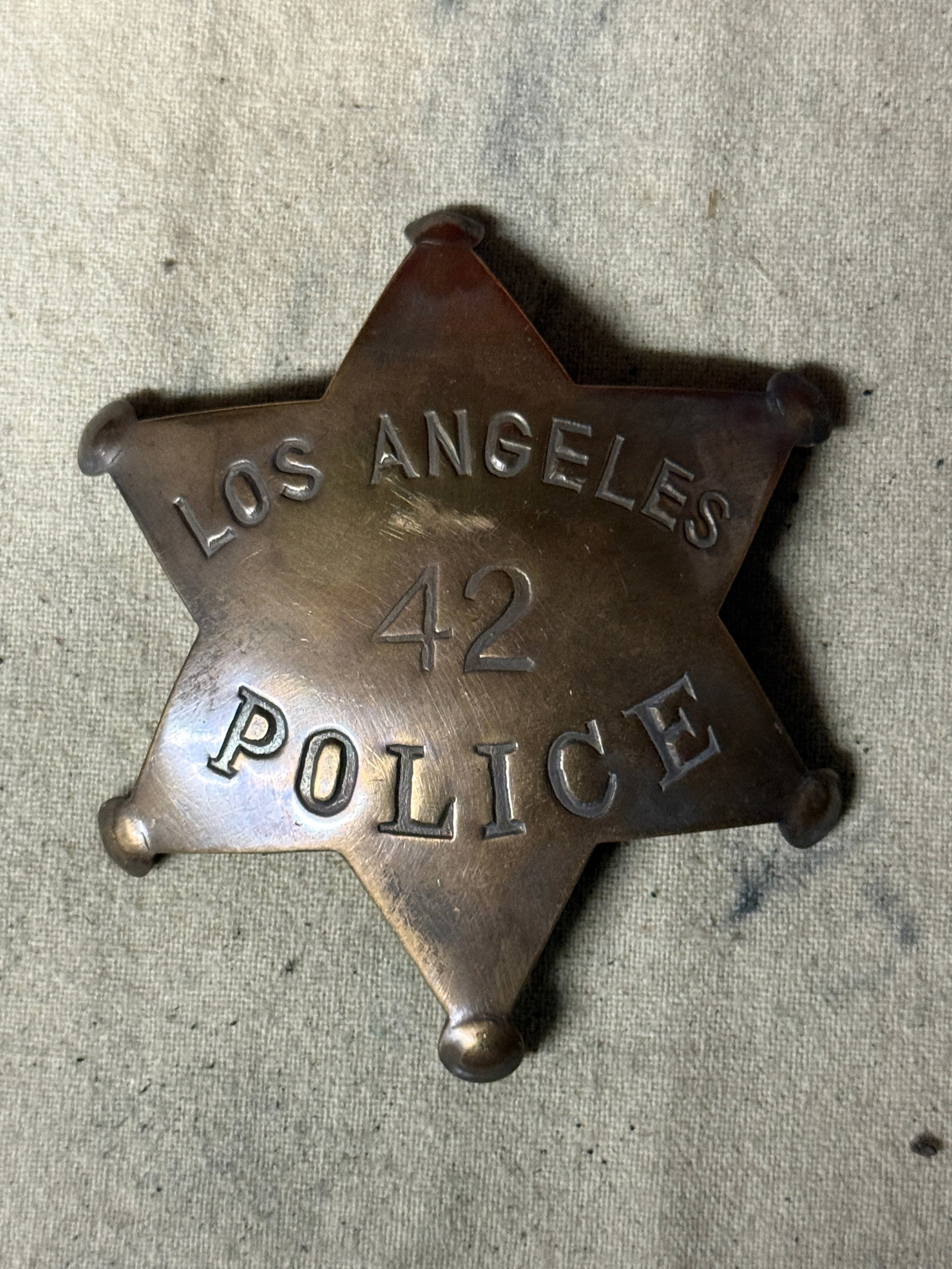 ANTIQUE LOS ANGELES #42 POLICE BADGE: ANTIQUE LOS ANGELES #42 POLICE BADGE. A RARE EXAMPLE. IT IS IN MINT OVERALL SHAPE AND CONDITION WITH A BEAUTIFUL OVERALL PATINA. HAS A GREAT LOOK TO IT WITH AN EXCELLENT OVERALL EYE APPEAL. PLEASE VIE