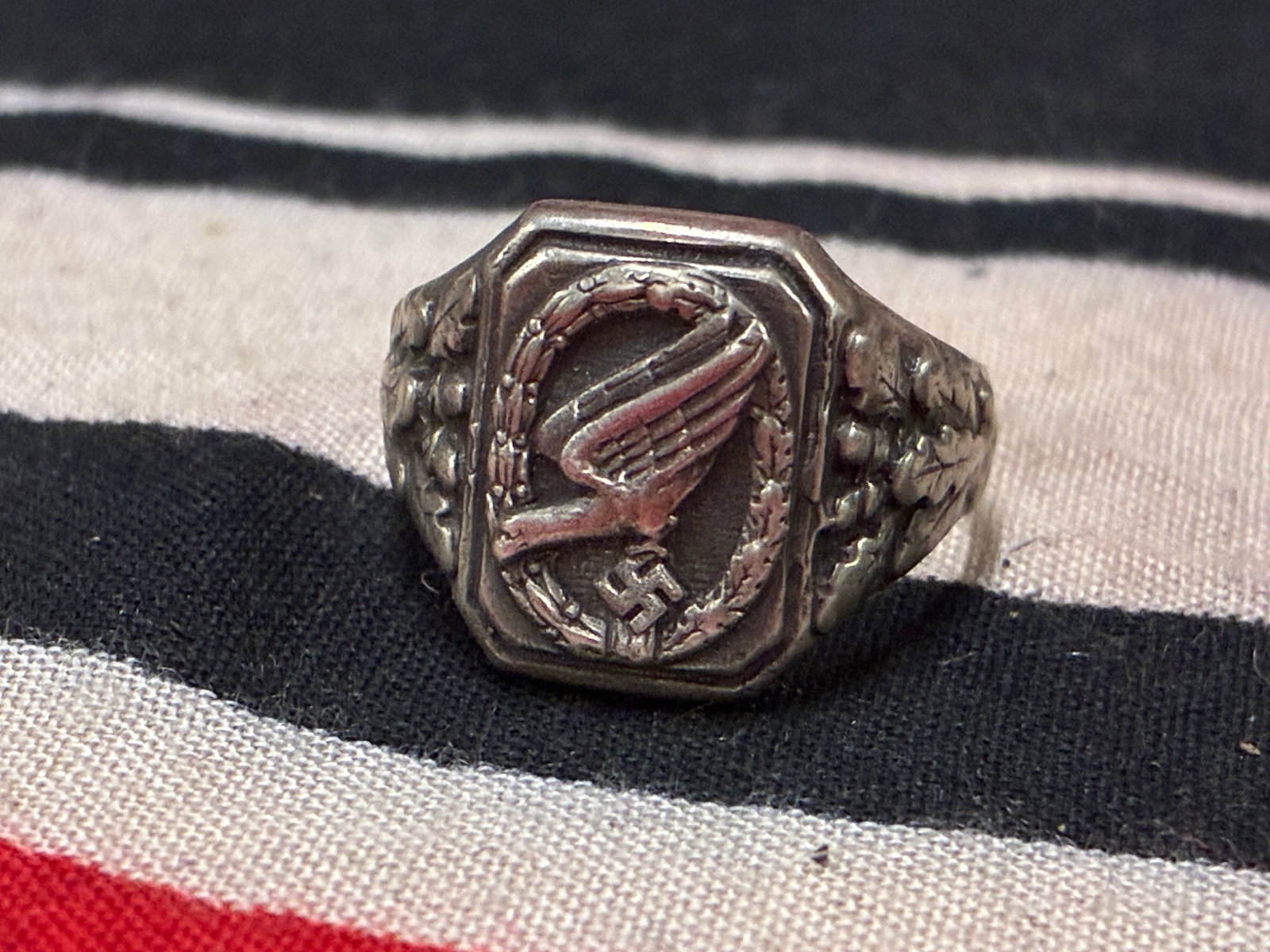 RARE WW2 GERMAN LUFTWAFFE PARATROOPER RING IN 800 SILVER: RARE WW2 GERMAN LUFTWAFFE PARATROOPER RING IN 800 SILVER. A VERY RARE EXAMPLE. SHOWS GOOD WEAR AND USE WITH A BEAUTIFUL OVERALL PATINA. PLEASE VIEW ALL DETAILED PICTURES. A VERY RARE EXAMPLE OF THE TI
