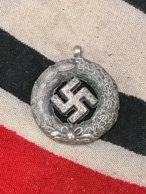 ULTRA RARE WW2 GERMAN NAZI PENDANT WITH SWASTIKA IN SILVER