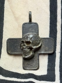 800 SILVER PENDANT WORN BY GERMAN OFFICER OF TOTENKOPF SS DIVISION