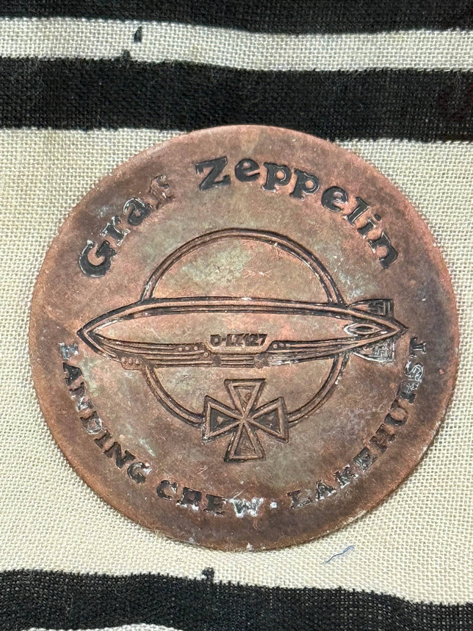 WW2 GERMAN GRAF ZEPPELIN LANDING CREW LAKEHURST BADGE: WW2 GERMAN GRAF ZEPPELIN LANDING CREW LAKEHURST BADGE.