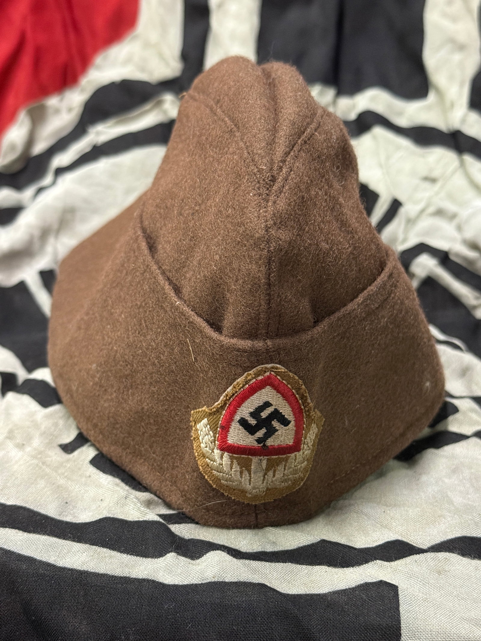 German WWII RAD Enlisted Overseas Hat: German WWII RAD Enlisted Overseas Hat. Original era manufacture. Olive brown wool cap with handstitched original insignia. Off white cotton lining with faint issue marks. Shows typical age and wear, n