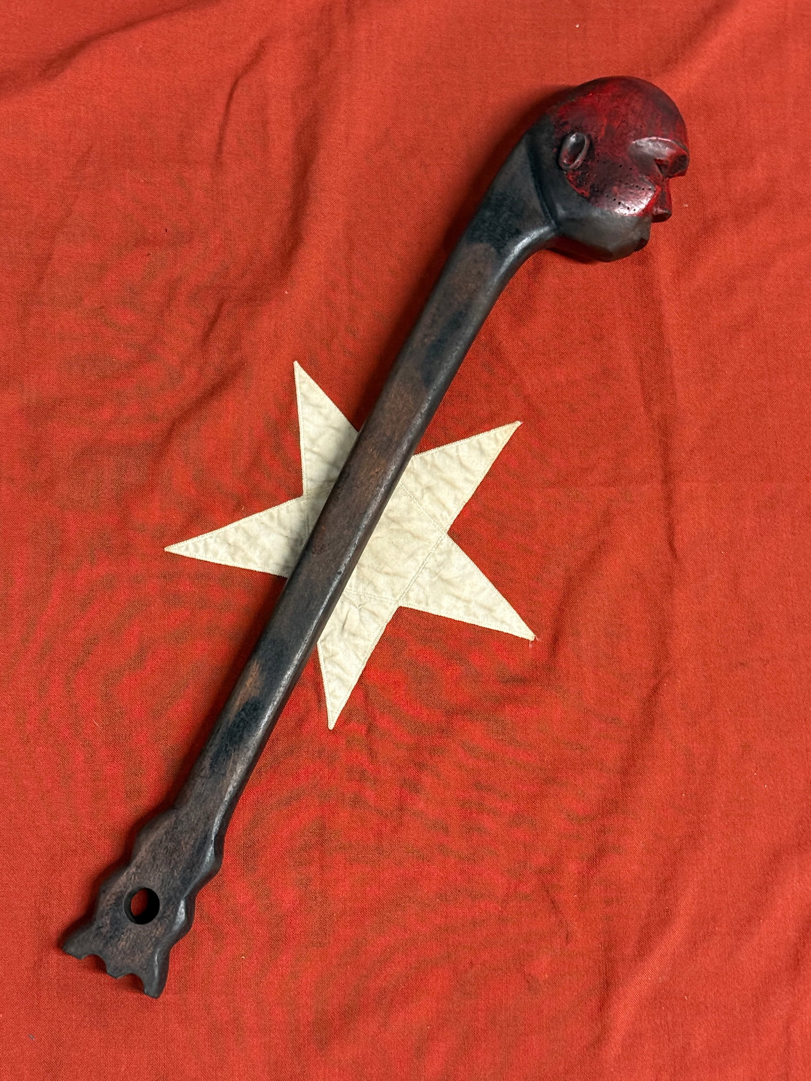 ANTIQUE 1800'S NATIVE AMERICAN WARRIOR INDIAN HEAD WAR CLUB: ANTIQUE 1800'S NATIVE AMERICAN WARRIOR INDIAN HEAD WAR CLUB. AN ULTRA RARE FIND THAT IS IN MINT OVERALL SHAPE AND CONDITION WITH A BEAUTIFUL OVERALL PATINA. HAS A GREAT LOOK TO IT WITH AN EXCELLENT OV