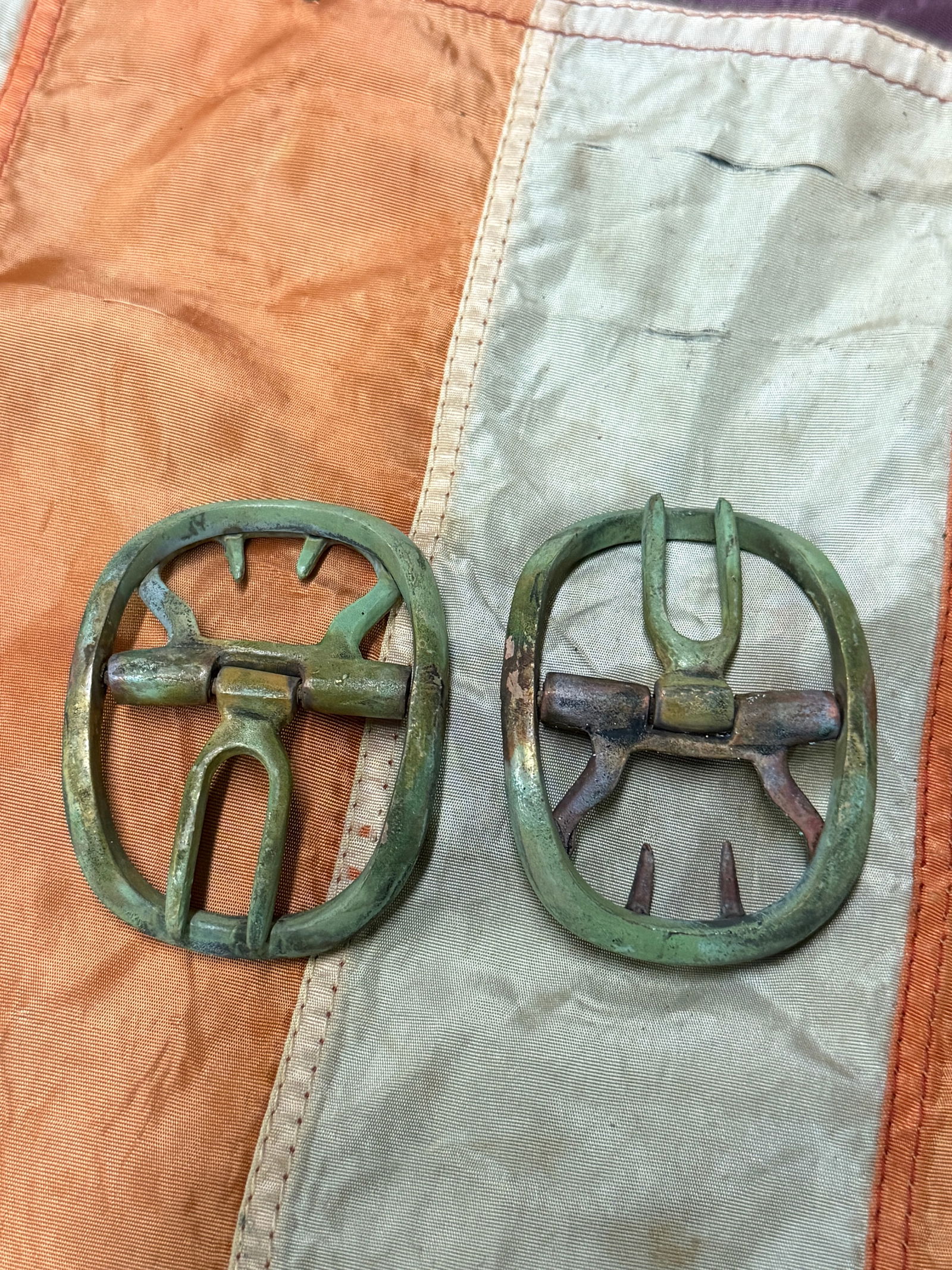PAIR OF REVOLUTIONARY WAR SHOE BUCKLES: PAIR OF REVOLUTIONARY WAR SHOE BUCKLES. A RARE EXAMPLE THAT IS IN MINT OVERALL SHAPE AND CONDITION WITH A BEAUTIFUL OVERALL PATINA. HAS A GREAT LOOK TO IT WITH A N EXCELLENT OVERALL EYE APPEAL. PLEASE