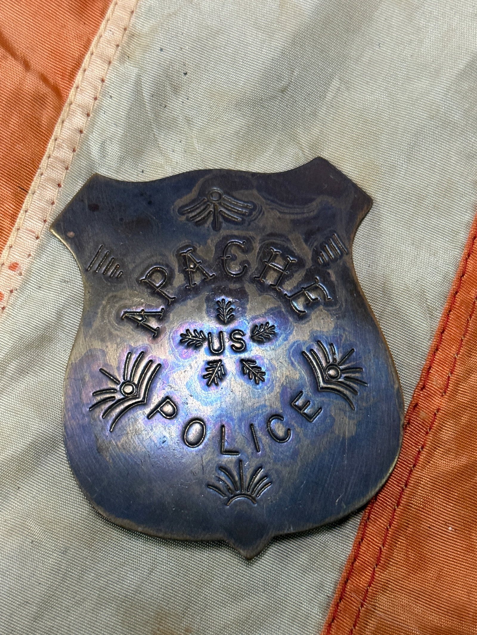 1800'S NATIVE AMERICAN APACHE POLICE BADGE: 1800'S NATIVE AMERICAN APACHE POLICE BADGE. A RARE EXAMPLE THAT IS IN MINT OVERALL SHAPE AND CONDITION WITH A BEAUTIFUL OVERALL PATINA. HAS A GREAT LOOK TO IT WITH A N EXCELLENT OVERALL EYE APPEAL. PL