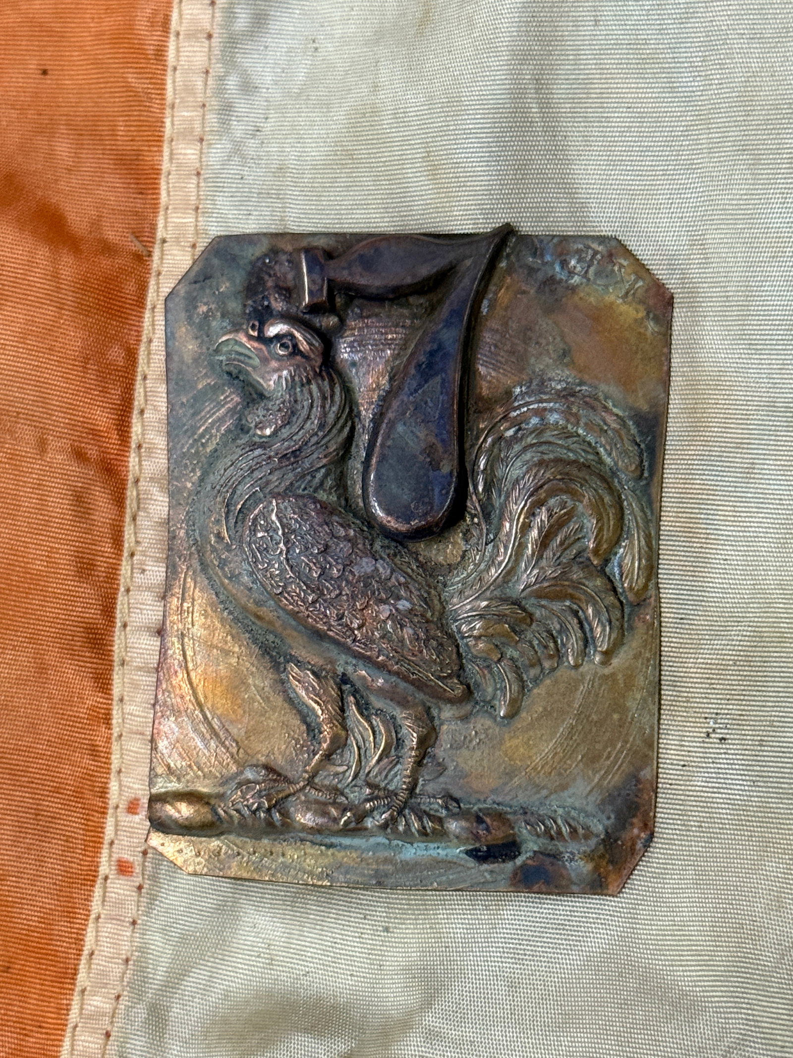 RARE CIVIL WAR 7TH OHIO POULTRY FARMERS HEADGEAR BADGE INSIGNIA: RARE CIVIL WAR 7TH OHIO POULTRY FARMERS HEADGEAR BADGE INSIGNIA. A RARE EXAMPLE THAT IS IN MINT OVERALL SHAPE AND CONDITION WITH A BEAUTIFUL OVERALL PATINA. HAS A GREAT LOOK TO IT WITH A N EXCELLENT O