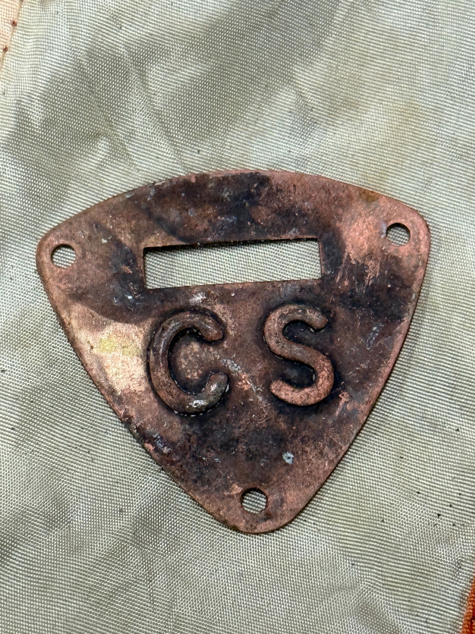 CIVIL WAR CONFEDERATE CSA C.S. SADDLE SHEILD PLATE BADGE: CIVIL WAR CONFEDERATE CSA C.S. SADDLE SHEILD PLATE BADGE. A RARE EXAMPLE THAT IS IN MINT OVERALL SHAPE AND CONDITION WITH A BEAUTIFUL OVERALL PATINA. HAS A GREAT LOOK TO IT WITH A N EXCELLENT OVERALL