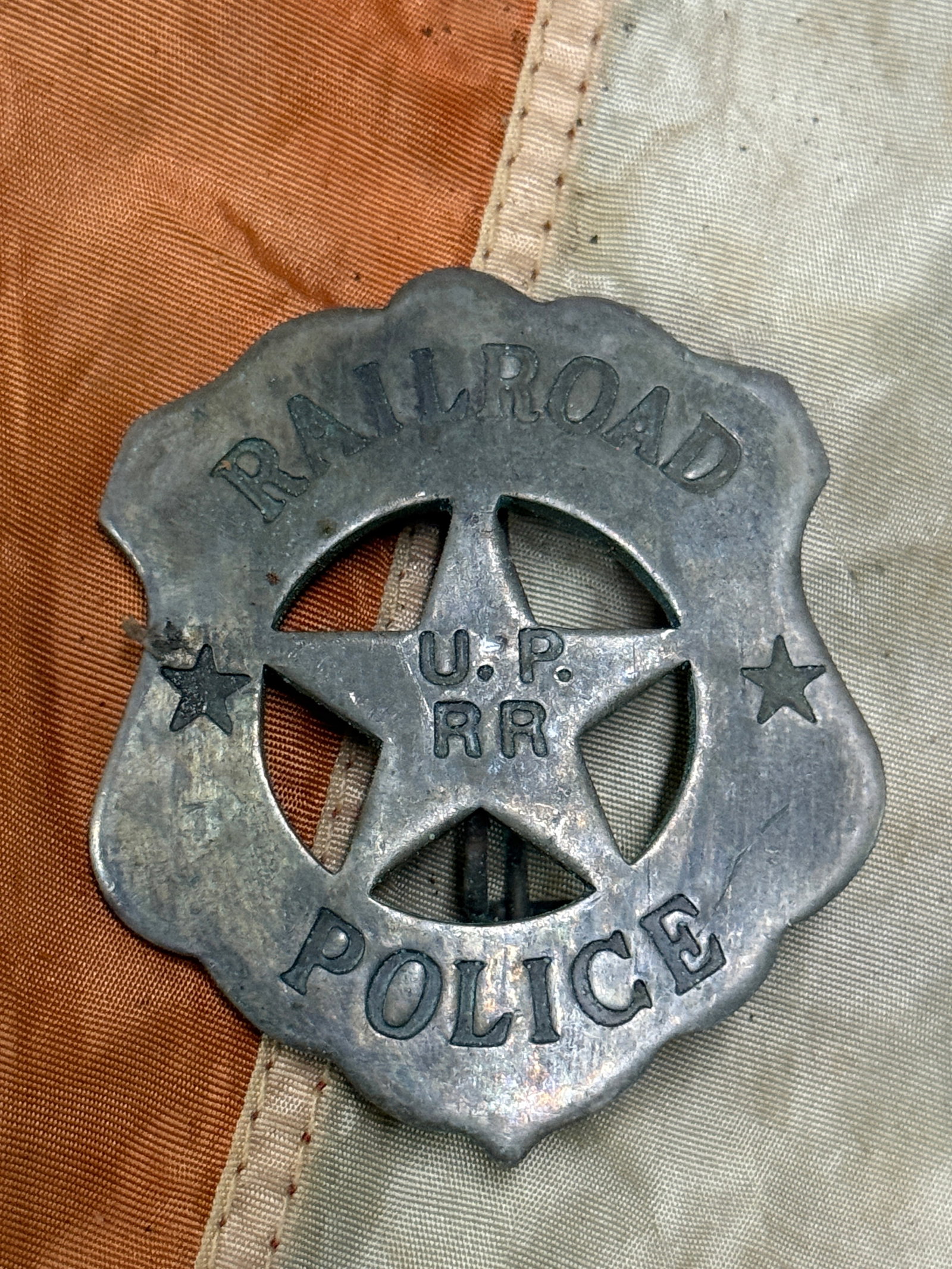ANTIQUE 1800'S U.P. RAILROAD POLICE BADGE: ANTIQUE 1800'S U.P. RAILROAD POLICE BADGE. AN ULTRA RARE FIND THAT IS IN MINT OVERALL SHAPE AND CONDITION WITH A BEAUTIFUL OVERALL PATINA. HAS A GREAT LOOK TO IT WITH AN EXCELLENT OVERALL EYE APPEAL. 