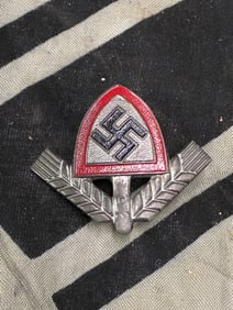 German WWII RAD Enlisted Metal Hat Insignia By Ges. Gesch.