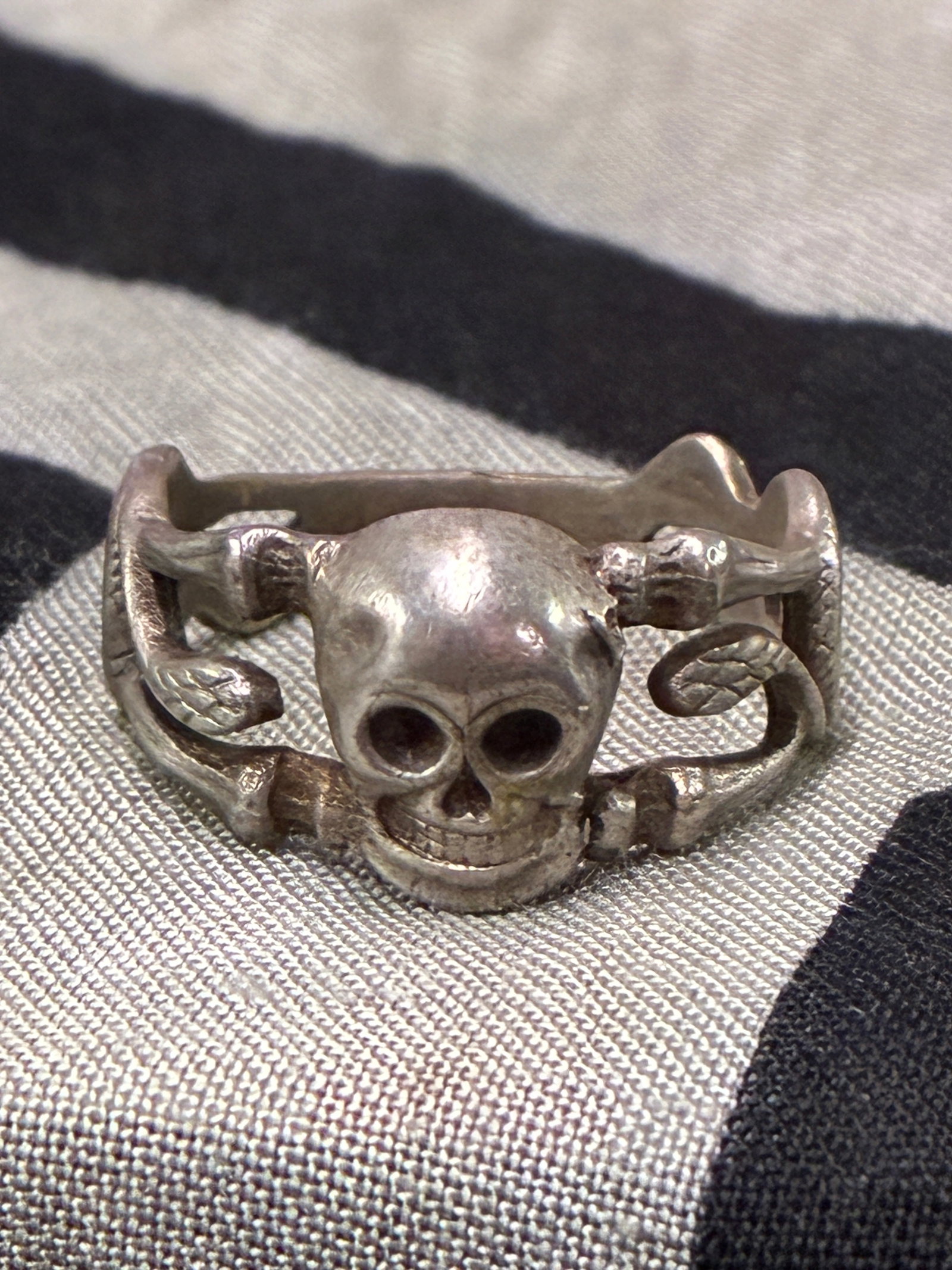 WW2 GERMAN TOTENKOPF SS SKULL WITH SNAKES 800 SILVER RING: WW2 GERMAN TOTENKOPF SS SKULL WITH SNAKES 800 SILVER RING. A VERY RARE EXAMPLE. SHOWS GOOD WEAR AND USE WITH A BEAUTIFUL OVERALL PATINA. MADE OUT OF 800 SILVER. PLEASE VIEW ALL DETAILED PICTURES. A VE