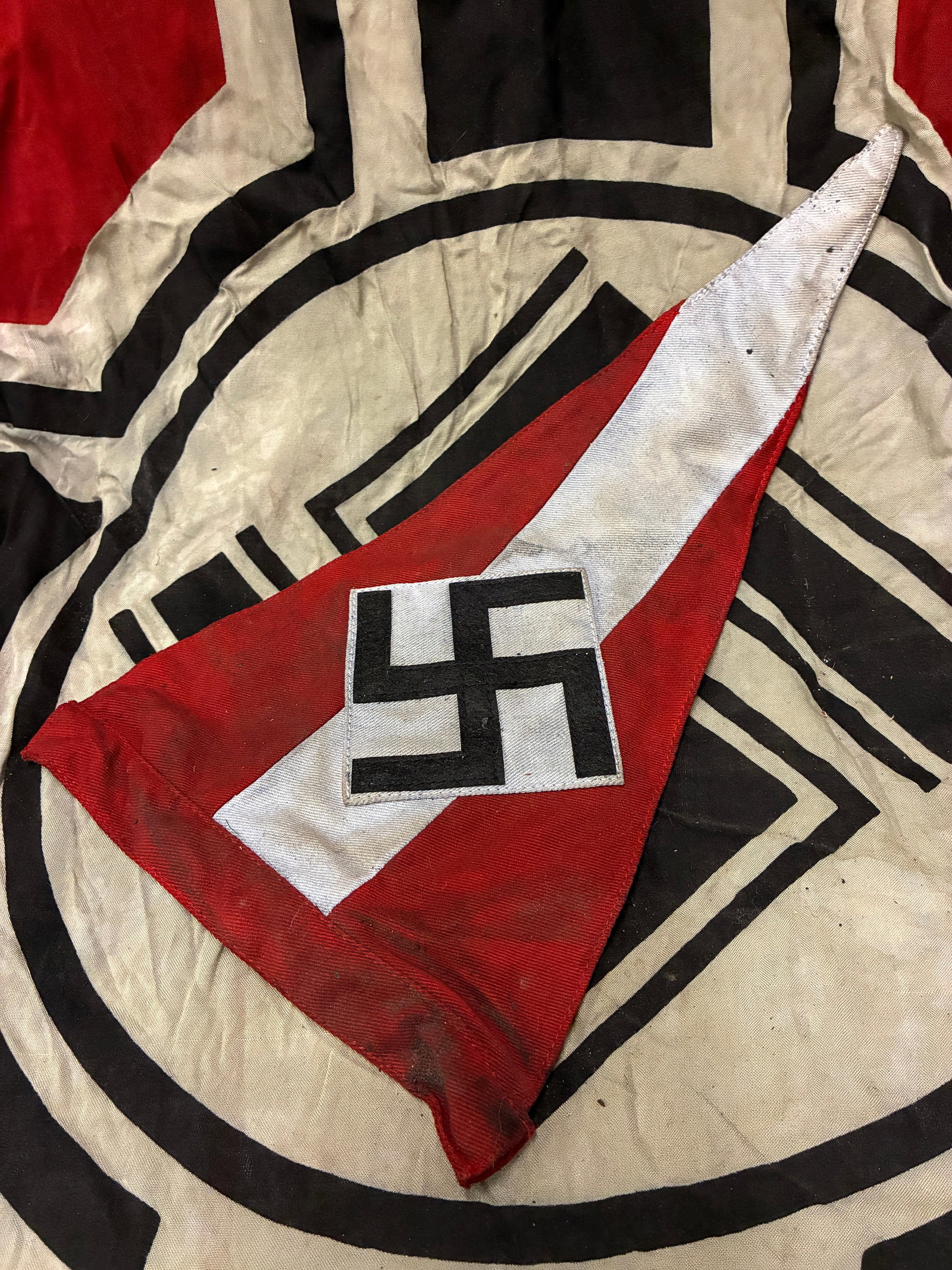 RARE WW2 GERMAN HITLER YOUTH HJ PENNANT: RARE WW2 GERMAN HITLER YOUTH HJ PENNANT. A RARE EXAMPLE. SHOWS GOOD WEAR AND USE WITH A BEAUTIFUL OVERALL PATINA. PLEASE VIEW ALL DETAILED PICTURES. A SCARCE EXAMPLE OF THE TIME PERIOD.