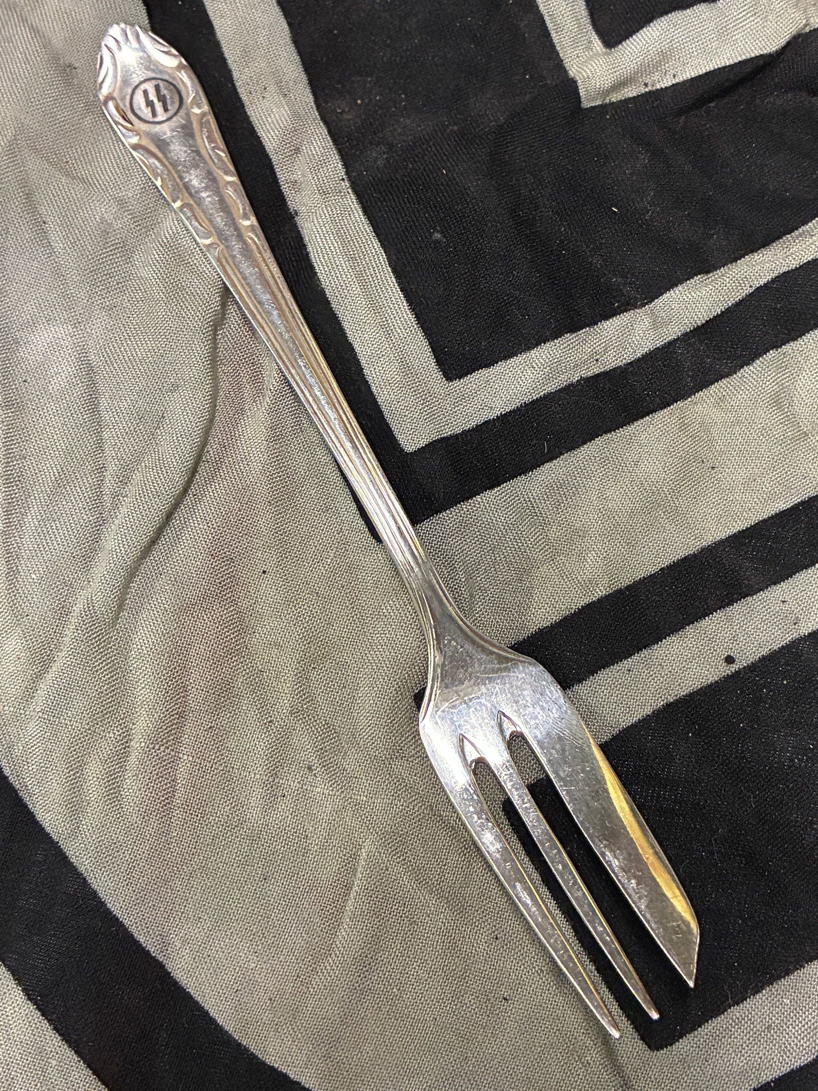 VET BRING BACK WW2 GERMAN SS SILVER FORK: VET BRING BACK WW2 GERMAN SS SILVER FORK. A RARE EXAMPLE. SHOWS GOOD WEAR AND USE WITH A BEAUTIFUL OVERALL PATINA. PLEASE VIEW ALL DETAILED PICTURES. A VERY RARE EXAMPLE OF THE TIME PERIOD.