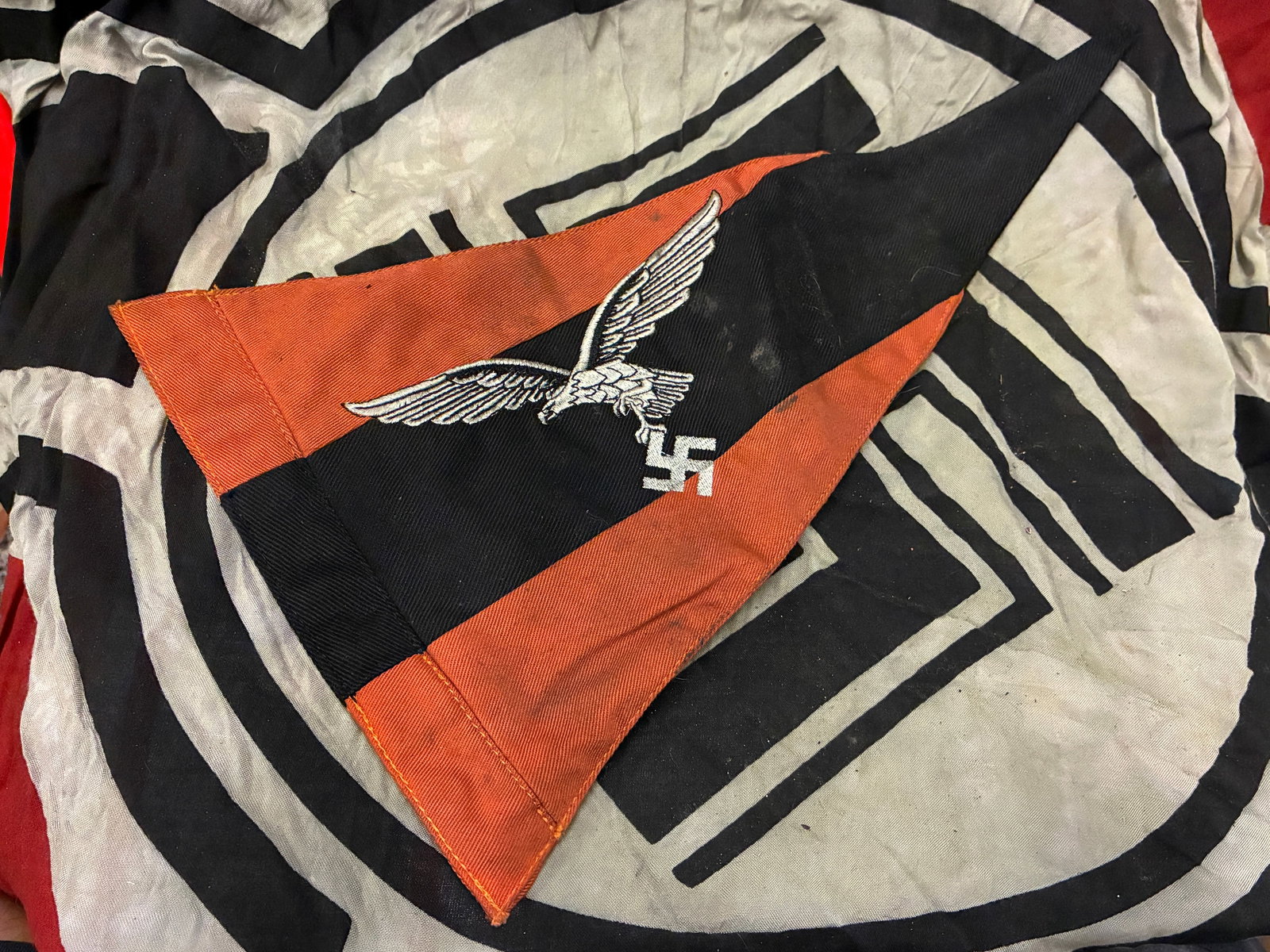 WWII GERMAN REICH LUFTWAFFE PENNANT: WWII GERMAN REICH LUFTWAFFE PENNANT. A VERY RARE EXAMPLE THAT IS IN MINT OVERALL SHAPE AND CONDITION WITH A BEAUTIFUL OVERALL PATINA. PLEASE VIEW ALL DETAILED PICTURES. A VERY RARE EXAMPLE OF THE TIME
