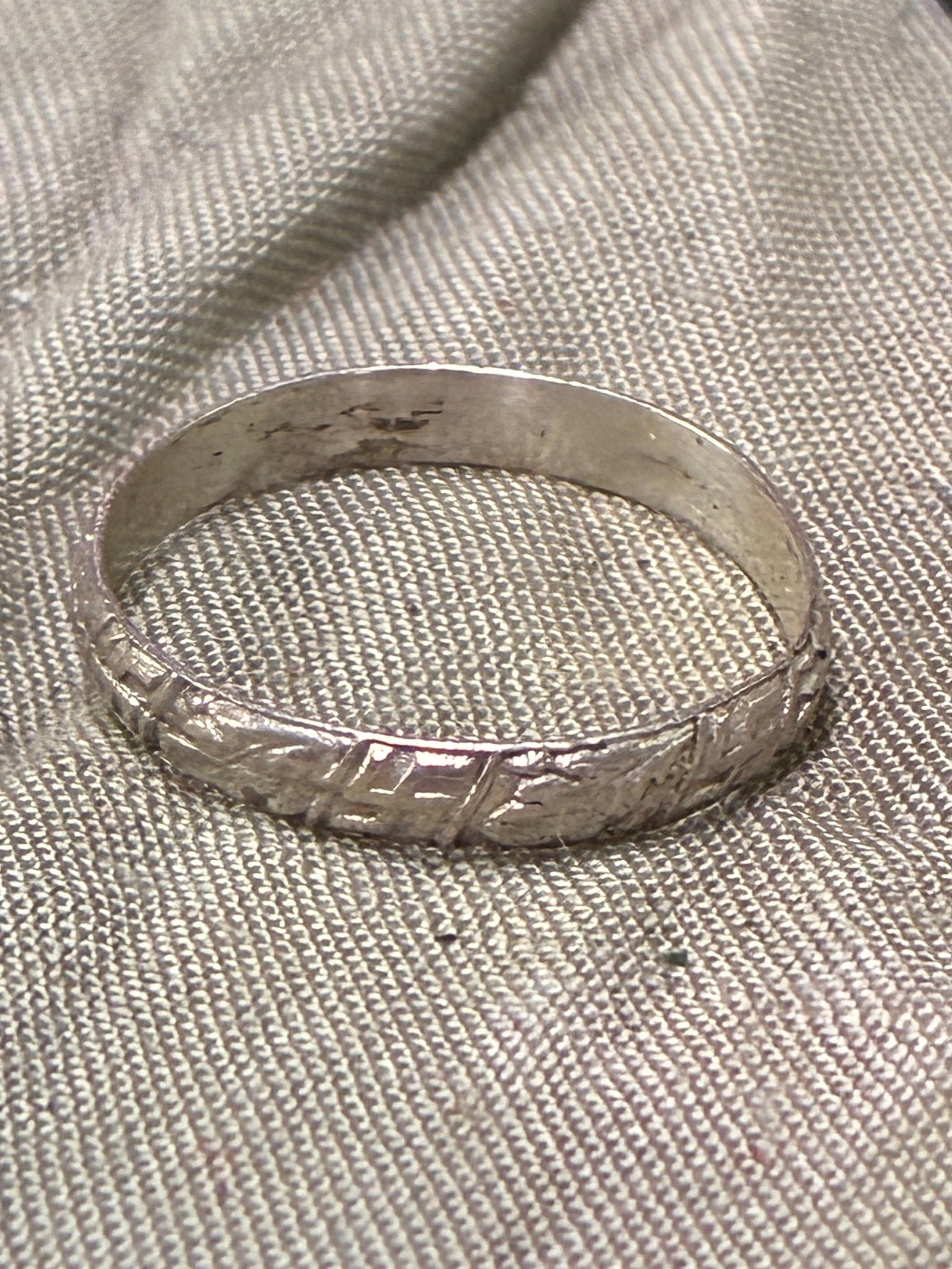 RARE WW2 GERMAN 800 SILVER OFFICER'S WEDDING BAND WITH SWASTIKA: RARE WW2 GERMAN 800 SILVER OFFICER'S WEDDING BAND WITH SWASTIKA. A VERY RARE FIND. SHOWS GOOD WEAR AND USE WITH A BEAUTIFUL OVERALL PATINA. PLEASE VIEW ALL DETAILED PICTURES. A VERY RARE EXAMPLE OF TH
