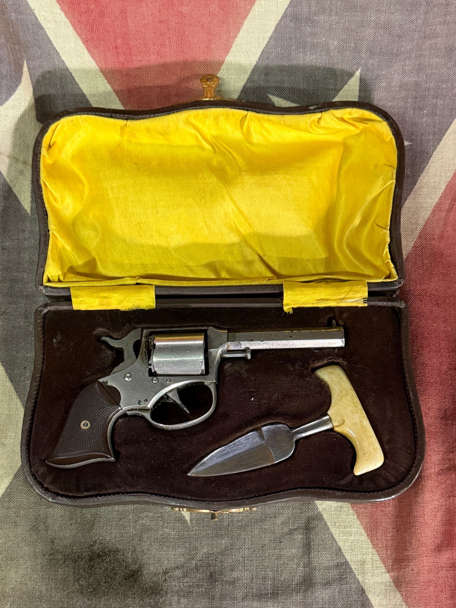 CASED CIVIL WAR REMINGTON REVOLVER & WILL & FINCK SF CAL PUSH DAGGER IN ORIG. BOX: CASED CIVIL WAR REMINGTON REVOLVER & WILL & FINCK SF CAL PUSH DAGGER IN ORIG. BOX. THIS IS A VERY RARE FIND. SHOWS GOOD WEAR AND USE WITH A BEAUTIFUL OVERALL PATINA. HAS A GREAT LOOK TO IT WITH AN EXC
