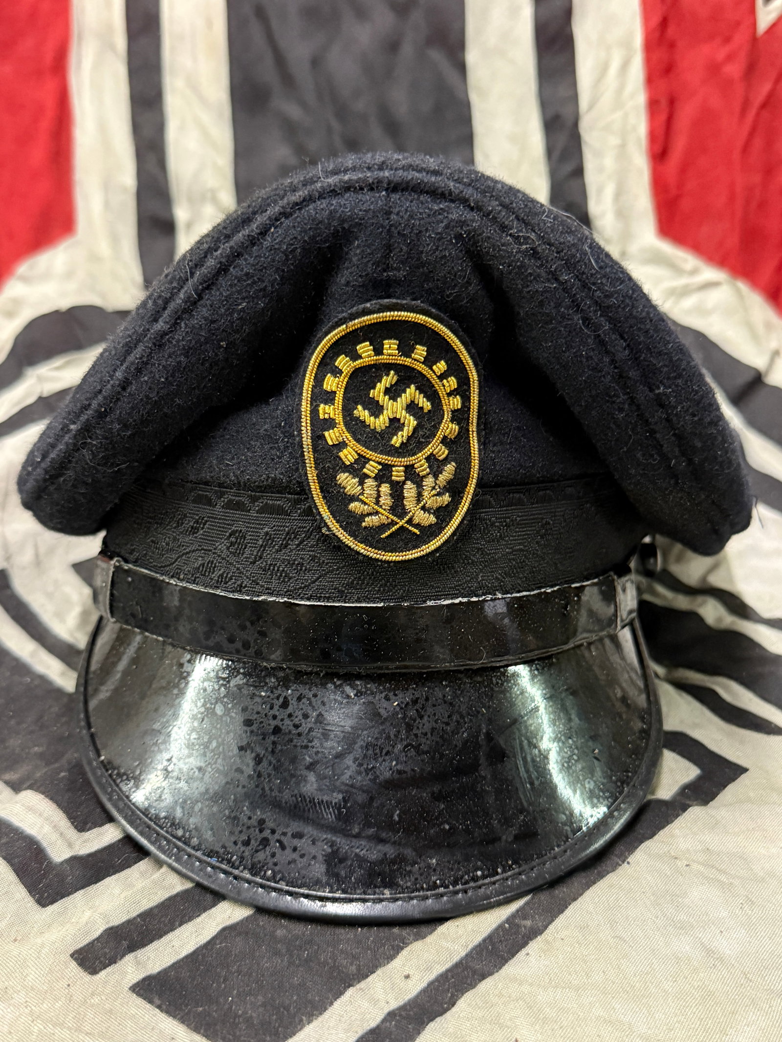 German WWII German DAF Labor Front Visor Cap BY MARKE DALLUGE: German WWII German DAF Labor Front Visor Cap BY MARKE DALLUGE. A RARE EXAMPLE THAT IS IN MINT OVERALL SHAPE AND CONDITION WITH A BEAUTIFUL PATINA THROUGHOUT. HAS THE MAKER MARKED ON THE INSIDE LINER. 