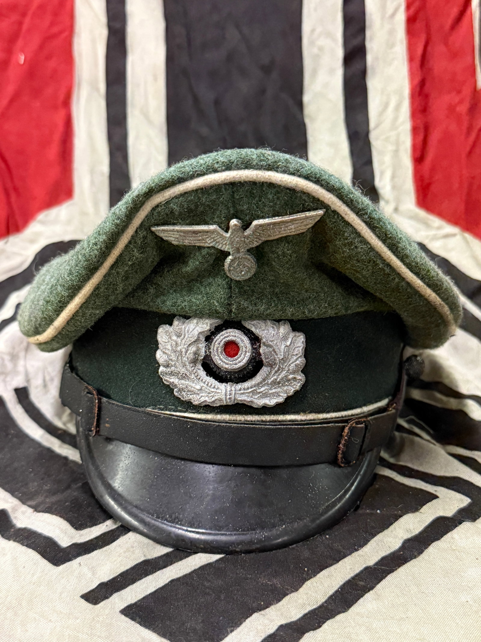 WW2 GERMAN HEER INFANTRY ENLISTED NCO VISOR CAP BY SONDER KLASSE & RZM PAPER TAG: WW2 GERMAN HEER INFANTRY ENLISTED NCO VISOR CAP BY SONDER KLASSE. ALSO HAS A RZM PAPER TAG ATTACHED ON THE INSIDE. Very nice condition Heer Infantry visor cap for enlisted an NCO. Cap is nicely marked