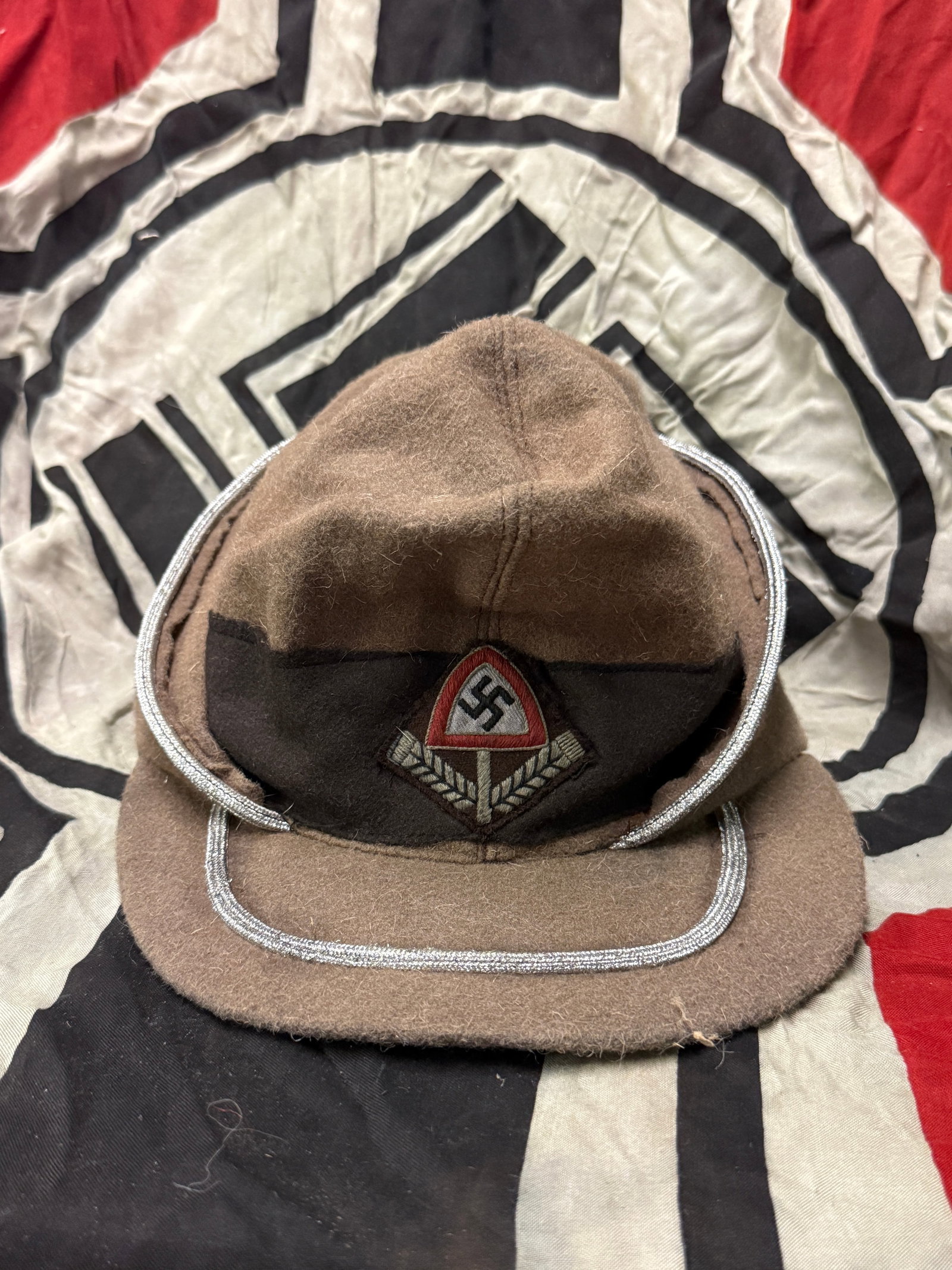 GERMAN WWII RAD OFFICERS ROBIN HOOD STYLE HAT WITH MAKER MARKS: GERMAN WWII RAD OFFICERS ROBIN HOOD STYLE HAT WITH MAKER MARKS. MAKER MARK IS VISIBLE ON THE INSIDE LINER. SHOWS GOOD WEAR AND USE WITH A BEAUTIFUL PATINA THROUGHOUT. LABOR COPRS BULLION CLOTH BADGE I