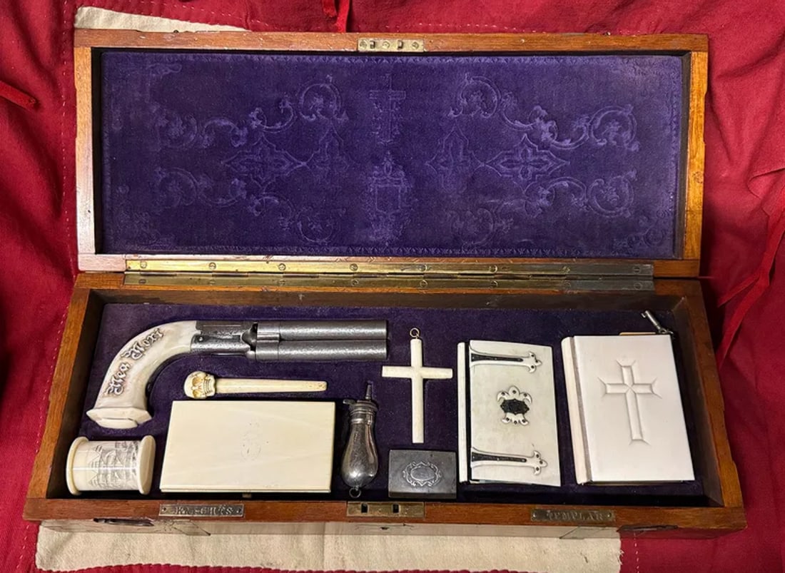 VERY RARE 1800'S MASONIC KNIGHTS TEMPLAR DOUBLE BARREL GUN WITH ACCESSORIES IN CASE: OFFERED FOR SALE IS A VERY RARE AND HARD TO FIND CASED 1800'S MASONIC KNIGHTS TEMPLAR DOUBLE BARREL GUN KIT, WHICH INCLUDES THE BIBLE, REVOLVING DOUBLE BARREL PISTOL THAT HAS BONE GRIPS THAT ARE ENGRA