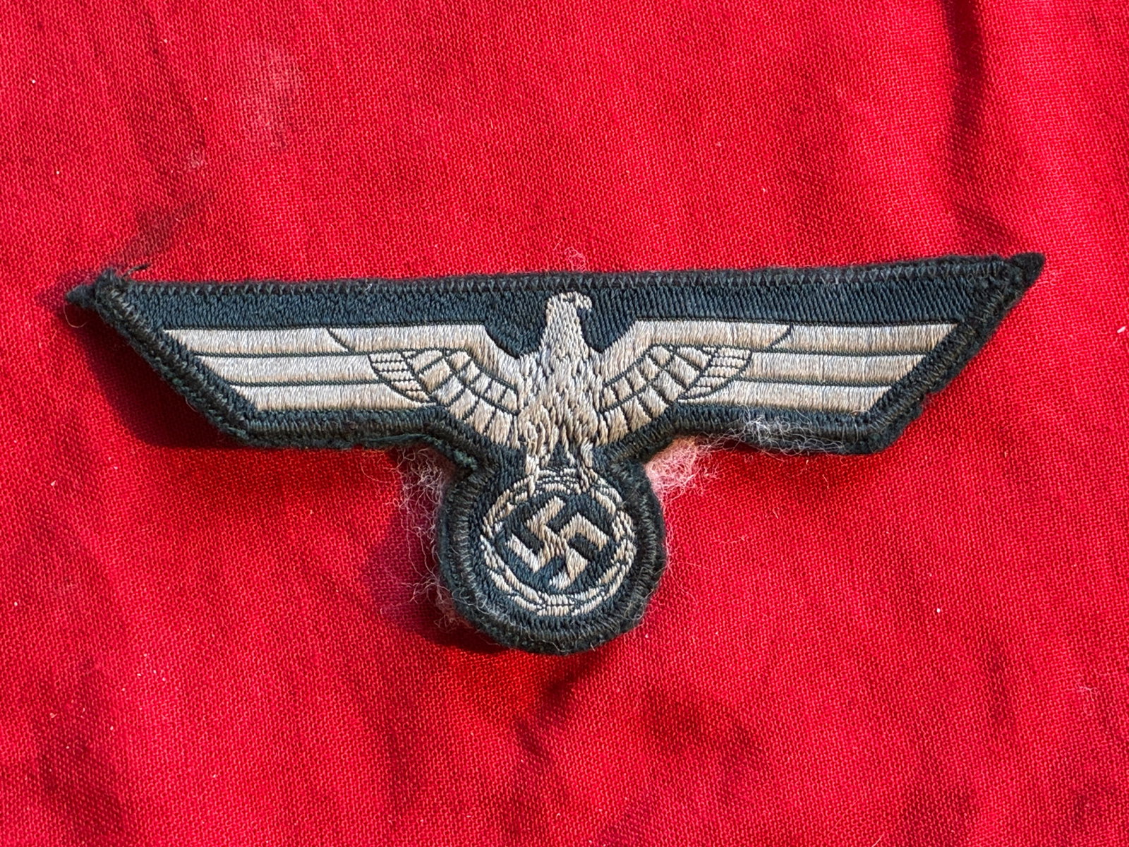 RARE WW2 GERMAN ARMY NCO BREAST EAGLE BADGE: RARE WW2 GERMAN ARMY NCO BREAST EAGLE BADGE. A RARE FIND. SHOWS GOOD WEAR AND USE WITH A BEAUTIFUL OVERALL PATINA. PLEASE VIEW ALL DETAILED PICTURES. A RARE FIND.