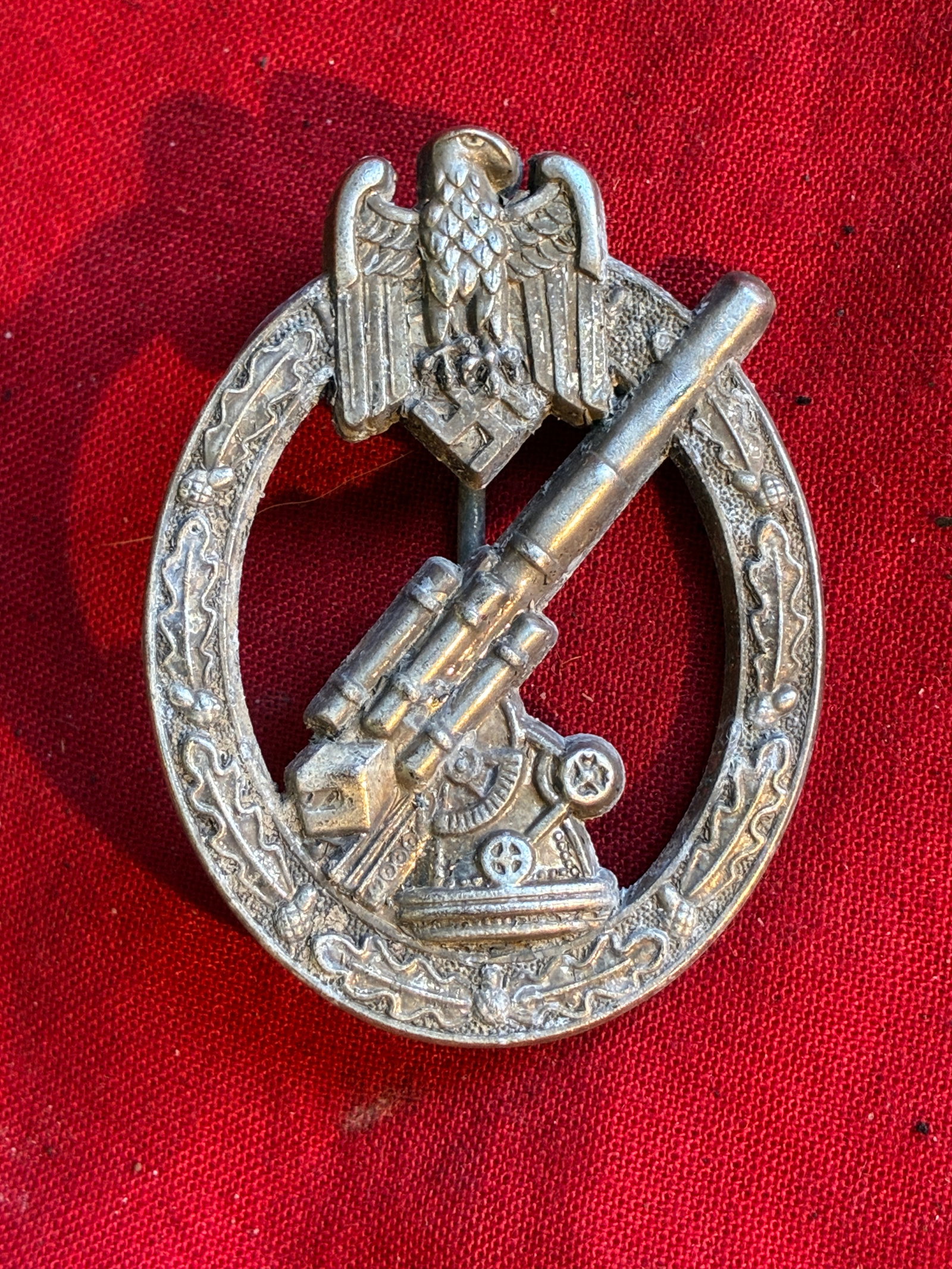 WW2 German Hobacher Wilhelm ( WH ) German Infantry Assault Badge: WW2 German Hobacher Wilhelm ( WH ) German Infantry Assault Badge. A rare find. Shows good wear and use with a beautiful overall patina. Military decoration that was awarded to members of the German Ar
