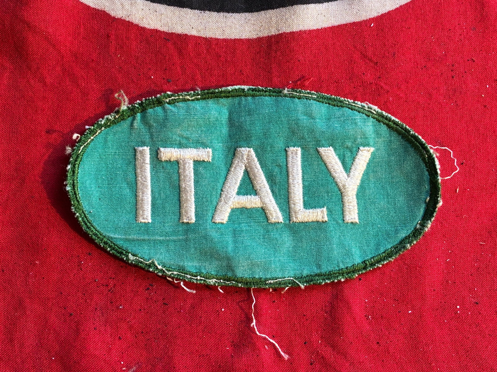 WWII U.S MILITARY ITALY PRISONER PATCH ITALIAN PRISONER OF WAR POW: WWII U.S MILITARY ITALY PRISONER PATCH ITALIAN PRISONER OF WAR POW. A VERY RARE EXAMPLE THAT IS IN MINT OVERALL SHAPE AND CONDITION WITH A BEAUTIFUL OVERALL PATINA. PLEASE VIEW ALL DETAILED PICTURES. 